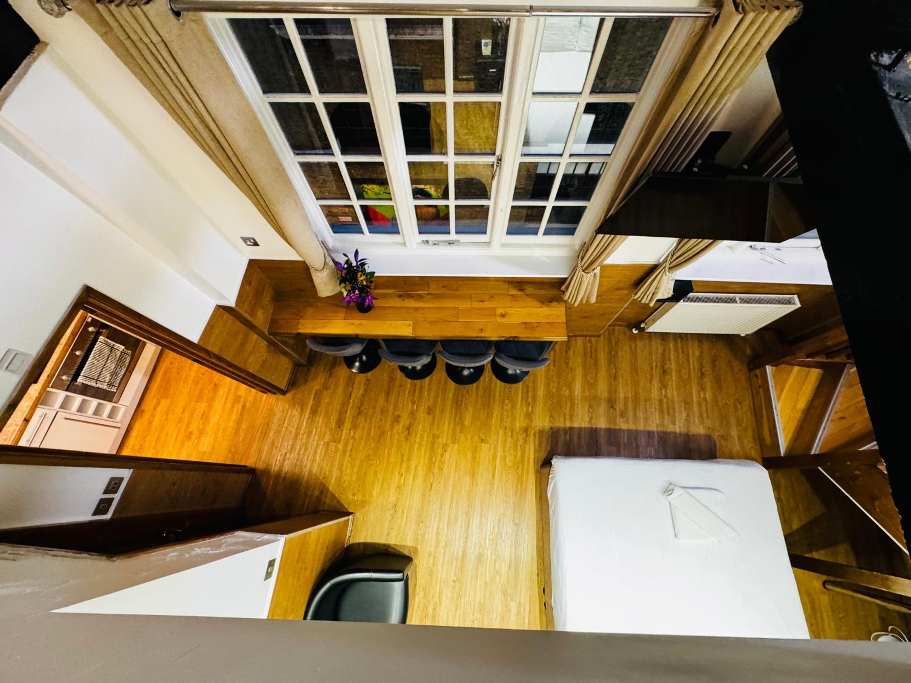Apartment - Split Level photo 3