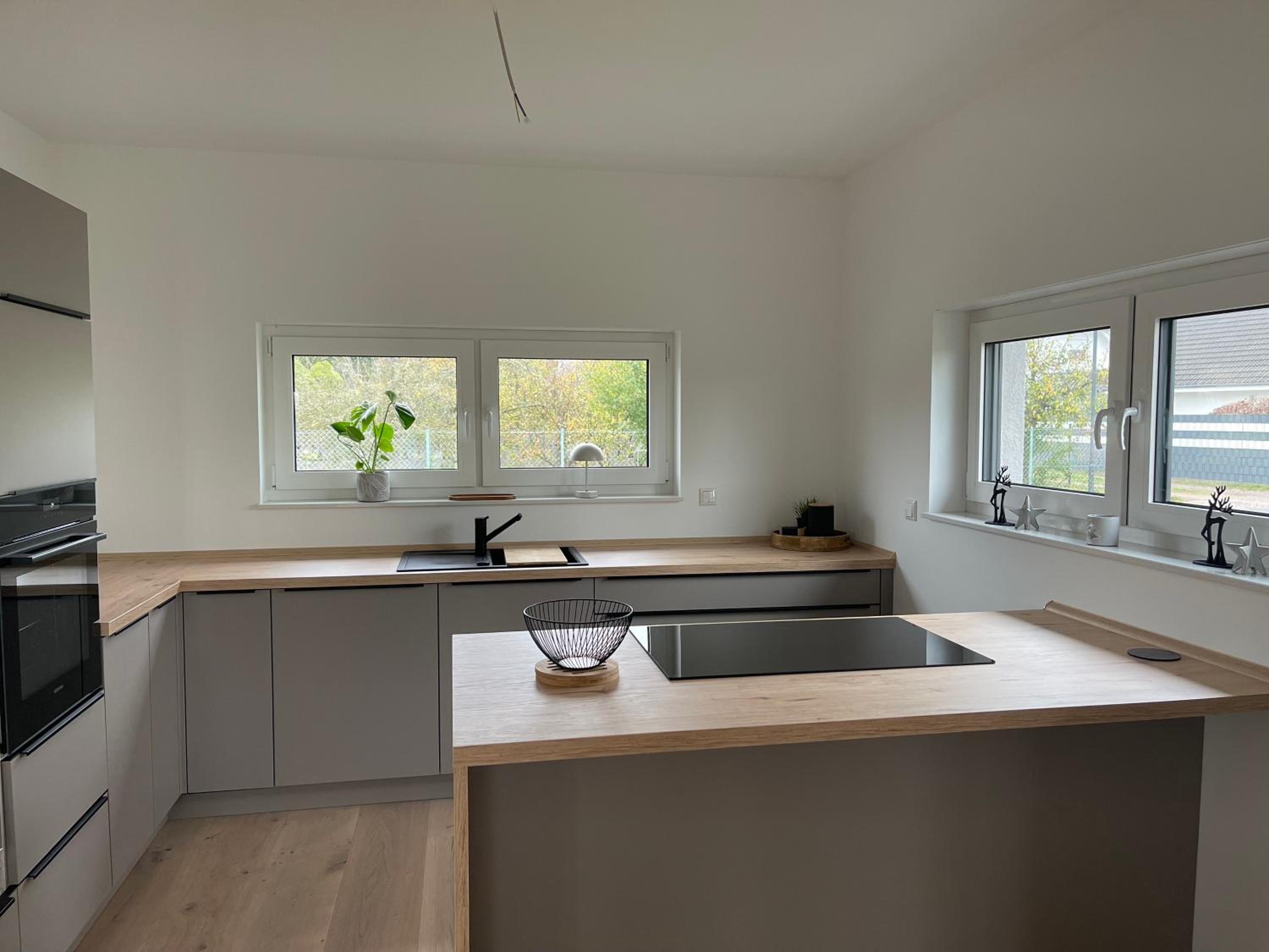 Three-Bedroom House photo 3