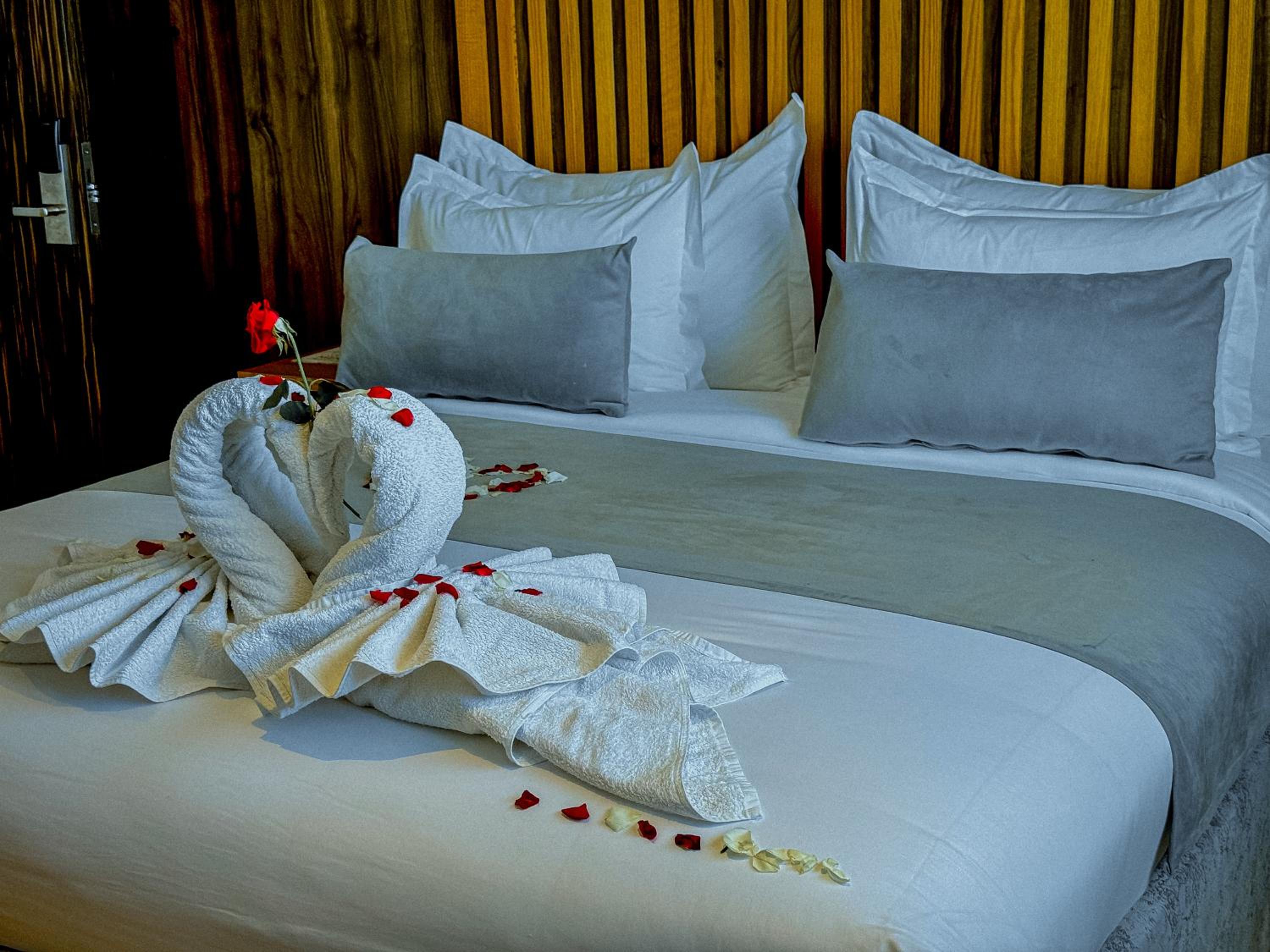 Deluxe King Room - Photo 2