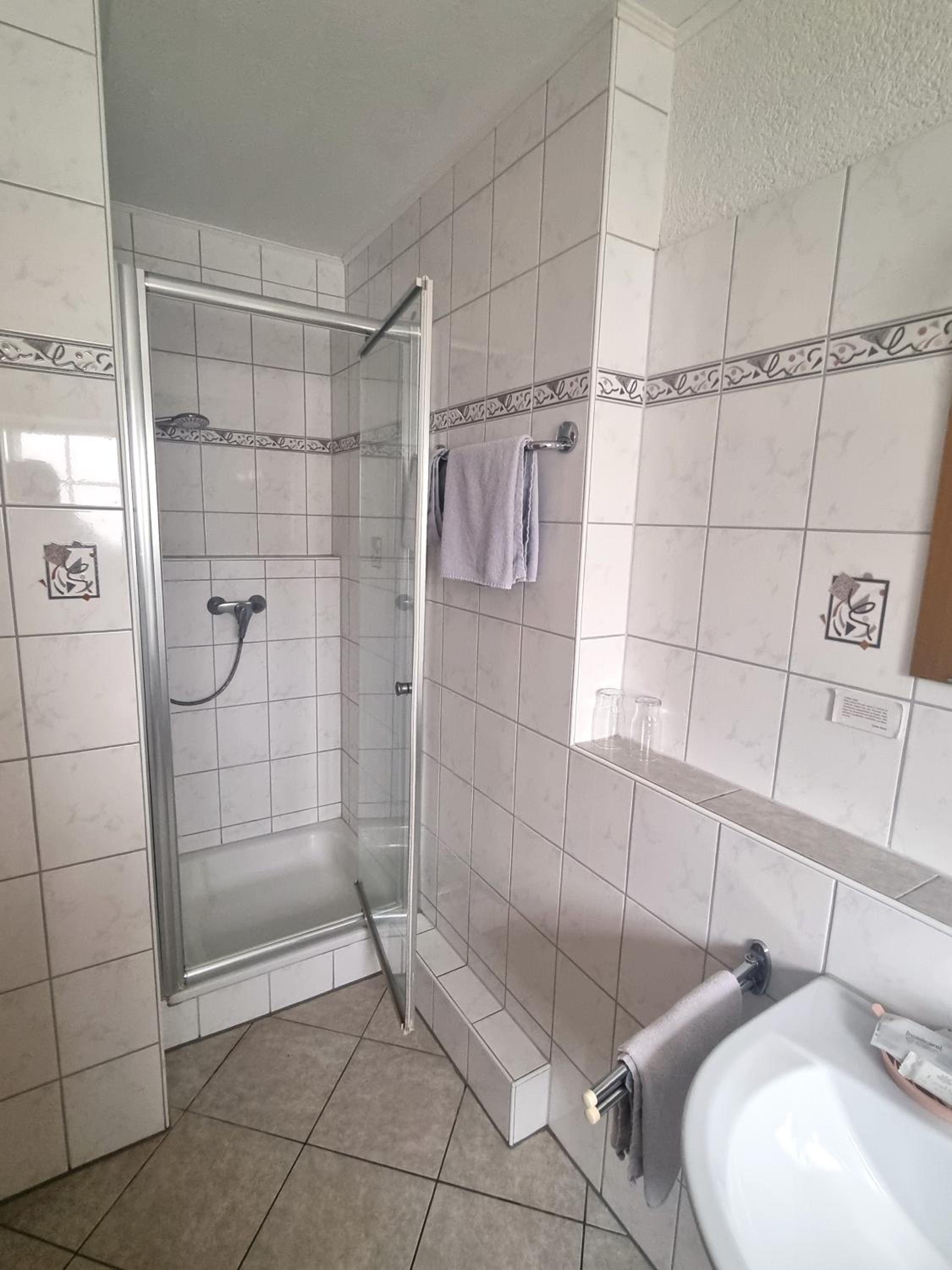 Single Room with Private Bathroom photo 3