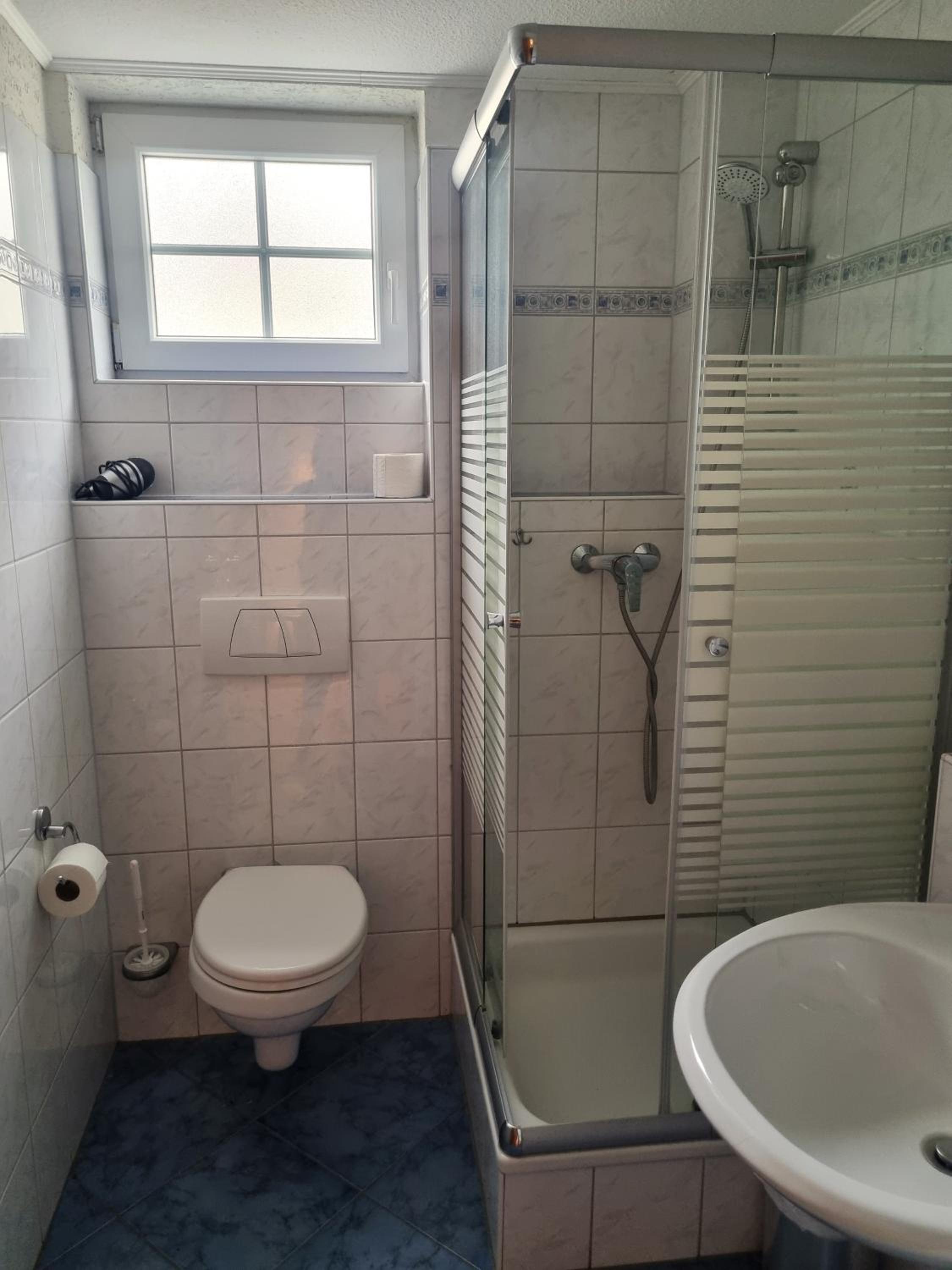 Quadruple Room with Private Bathroom photo 3