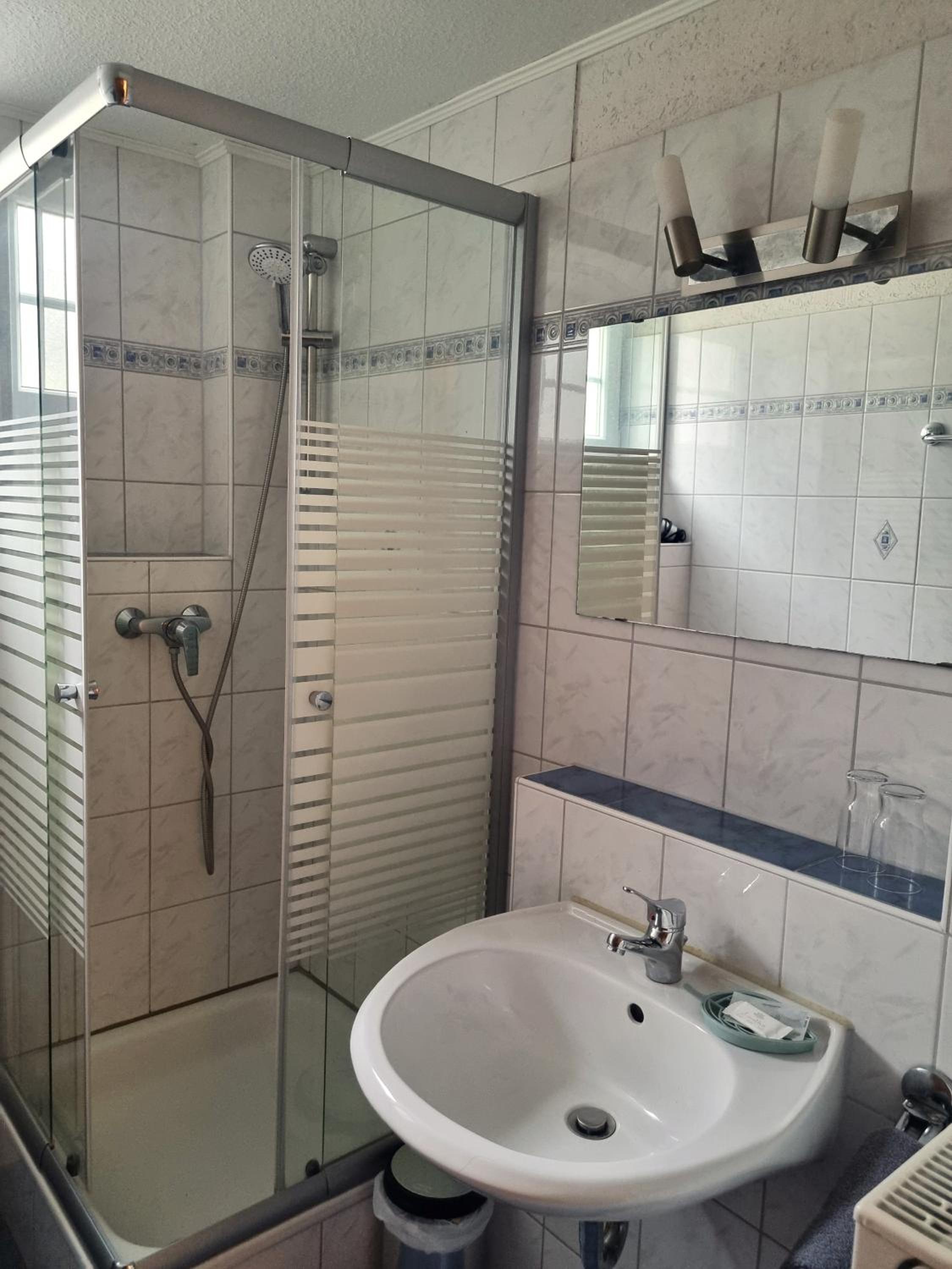Single Room with Private Bathroom photo 2