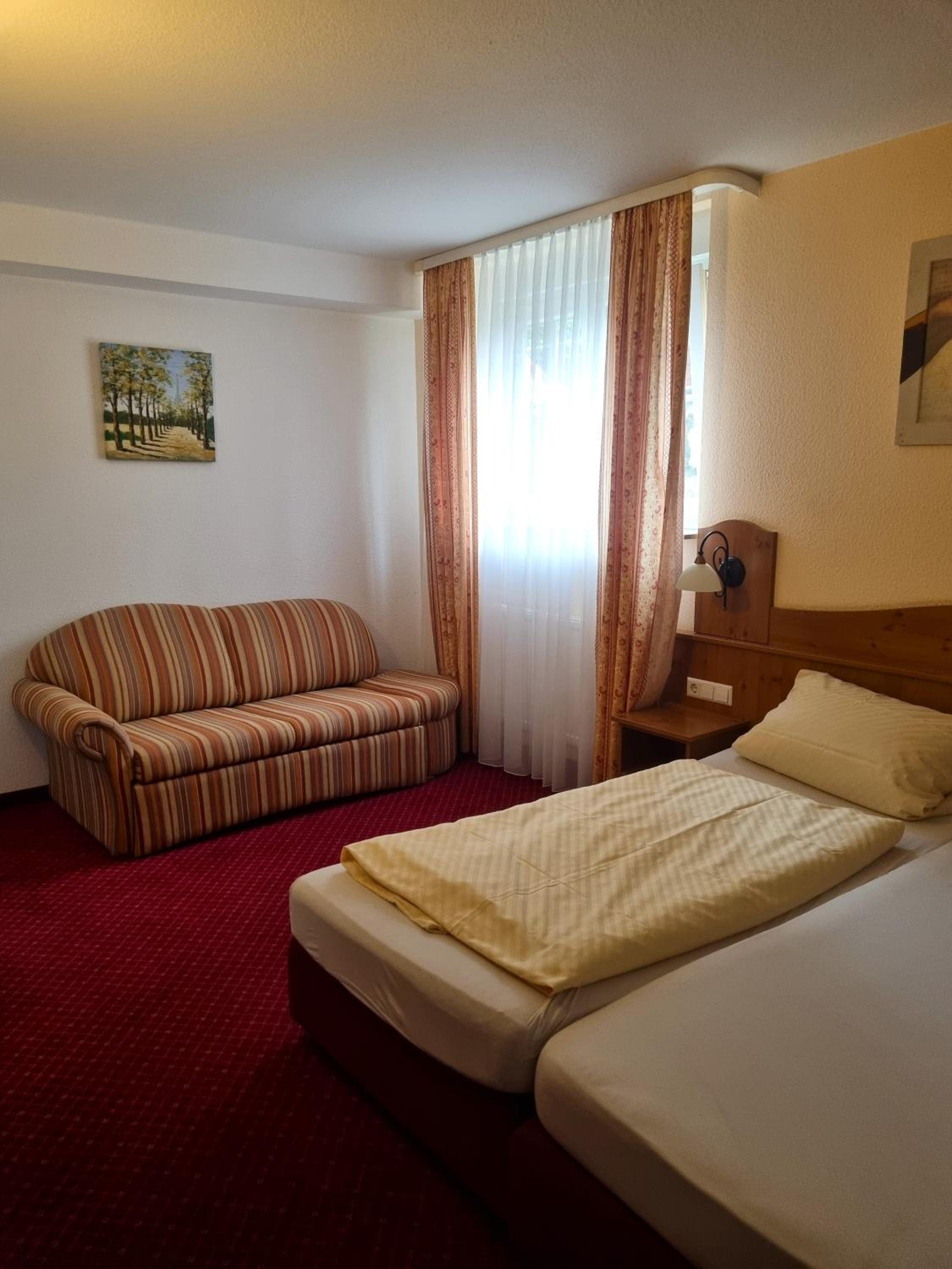 Triple Room with Private Bathroom photo 3