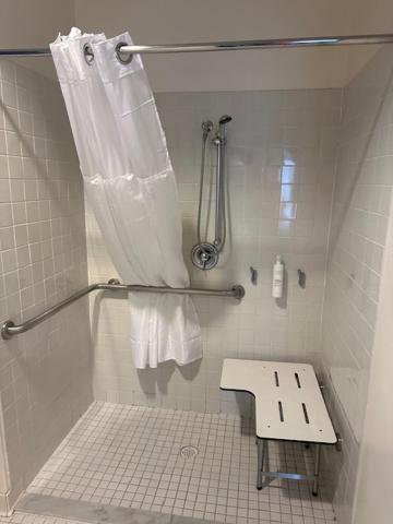 King Room with Mobility Accessible Tub photo 3