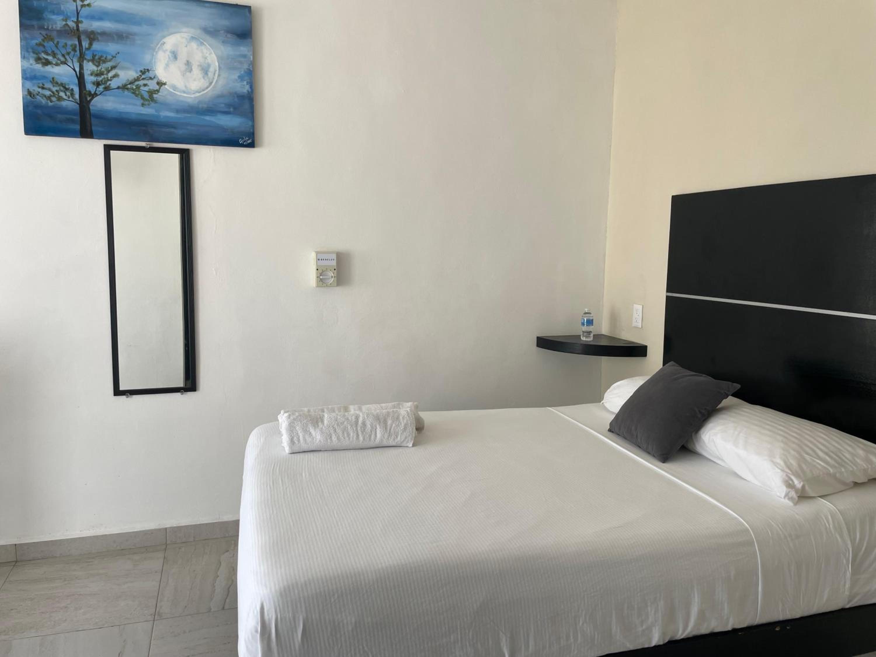 Double Room with Private Bathroom - Photo 11