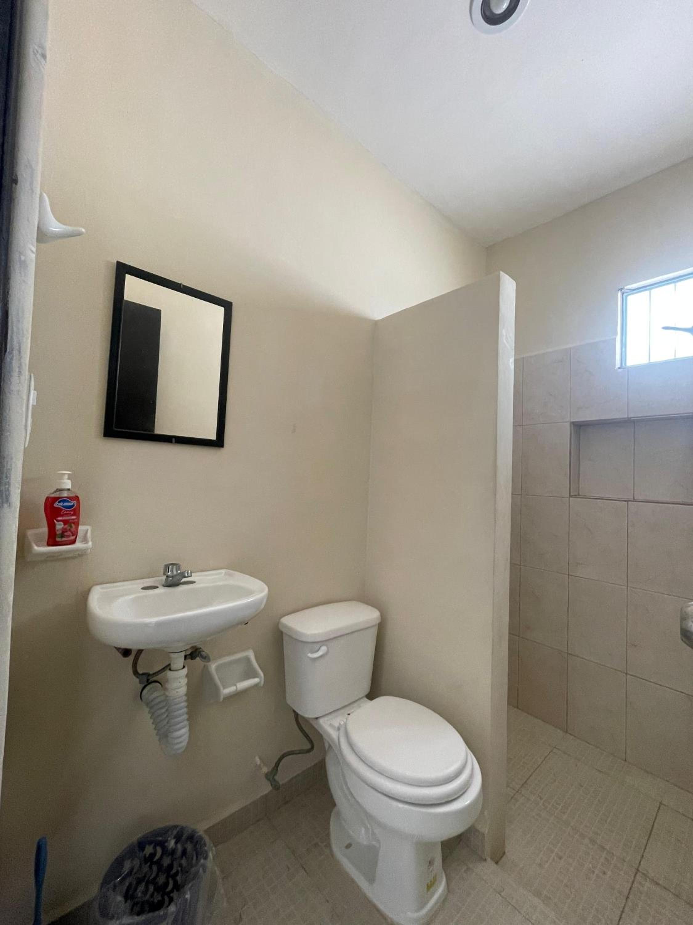 Double Room with Private Bathroom - Photo 6