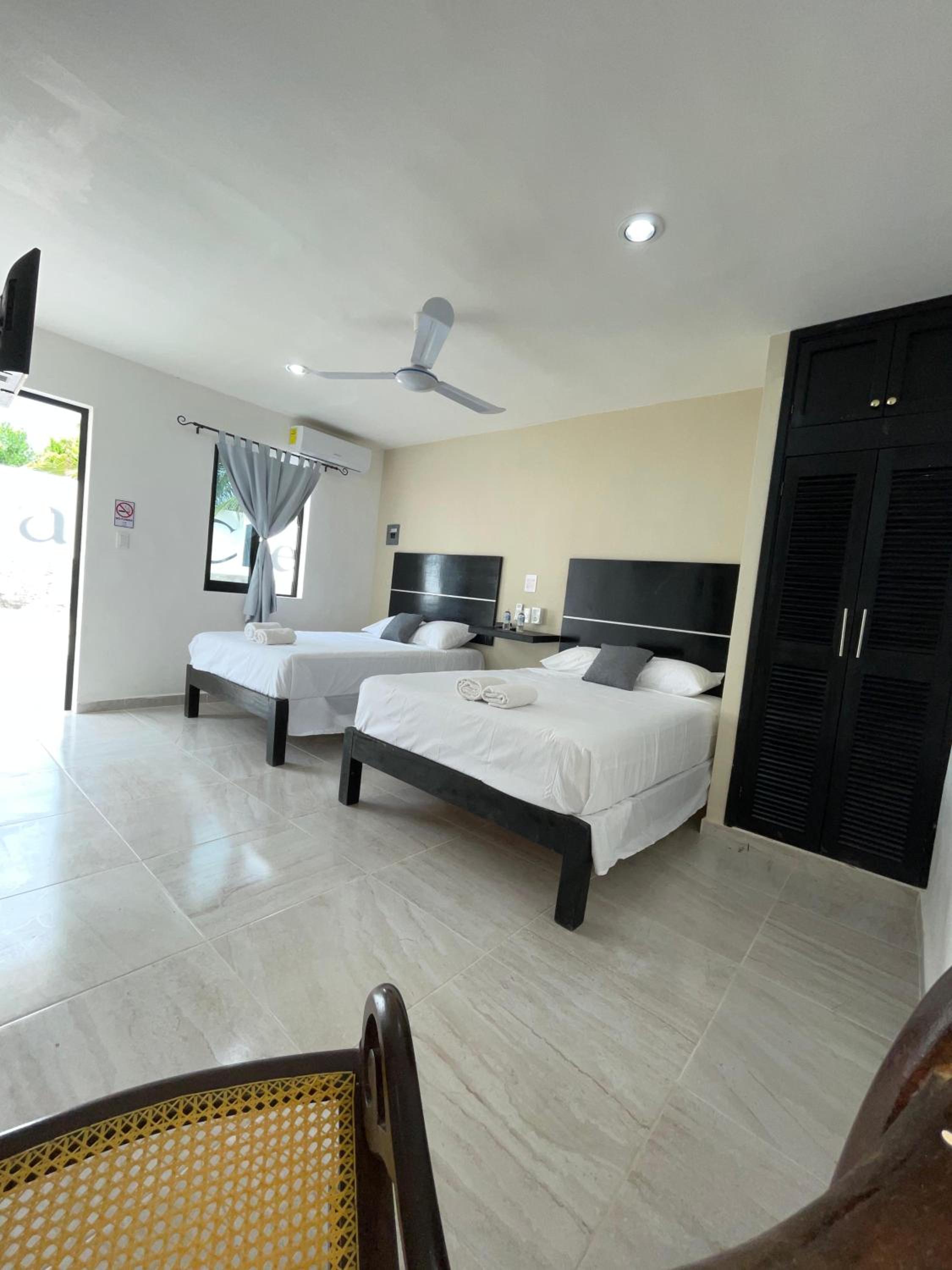Double Room with Two Double Beds - Photo 7