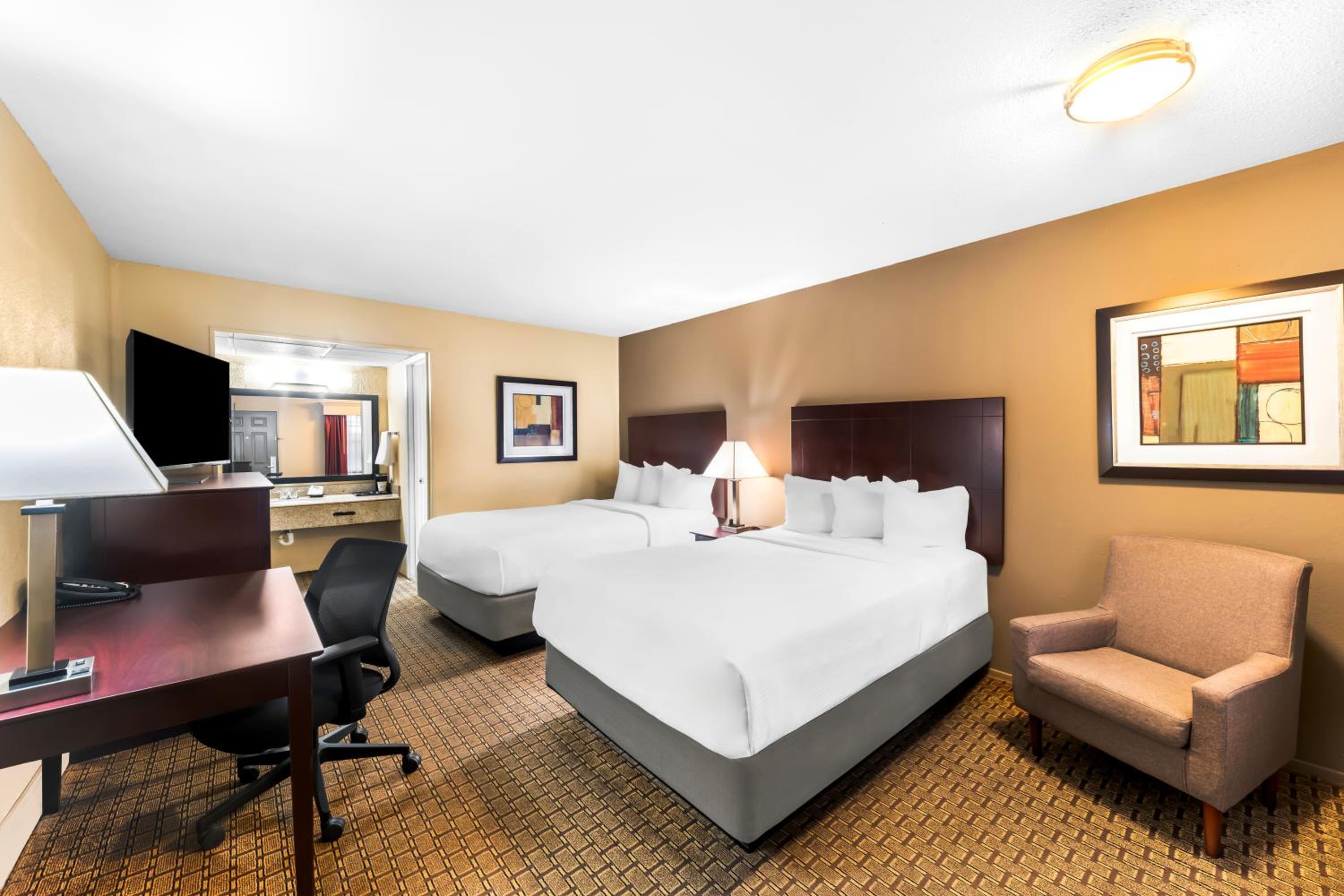 Double Room with Two Double Beds - Smoking photo 1