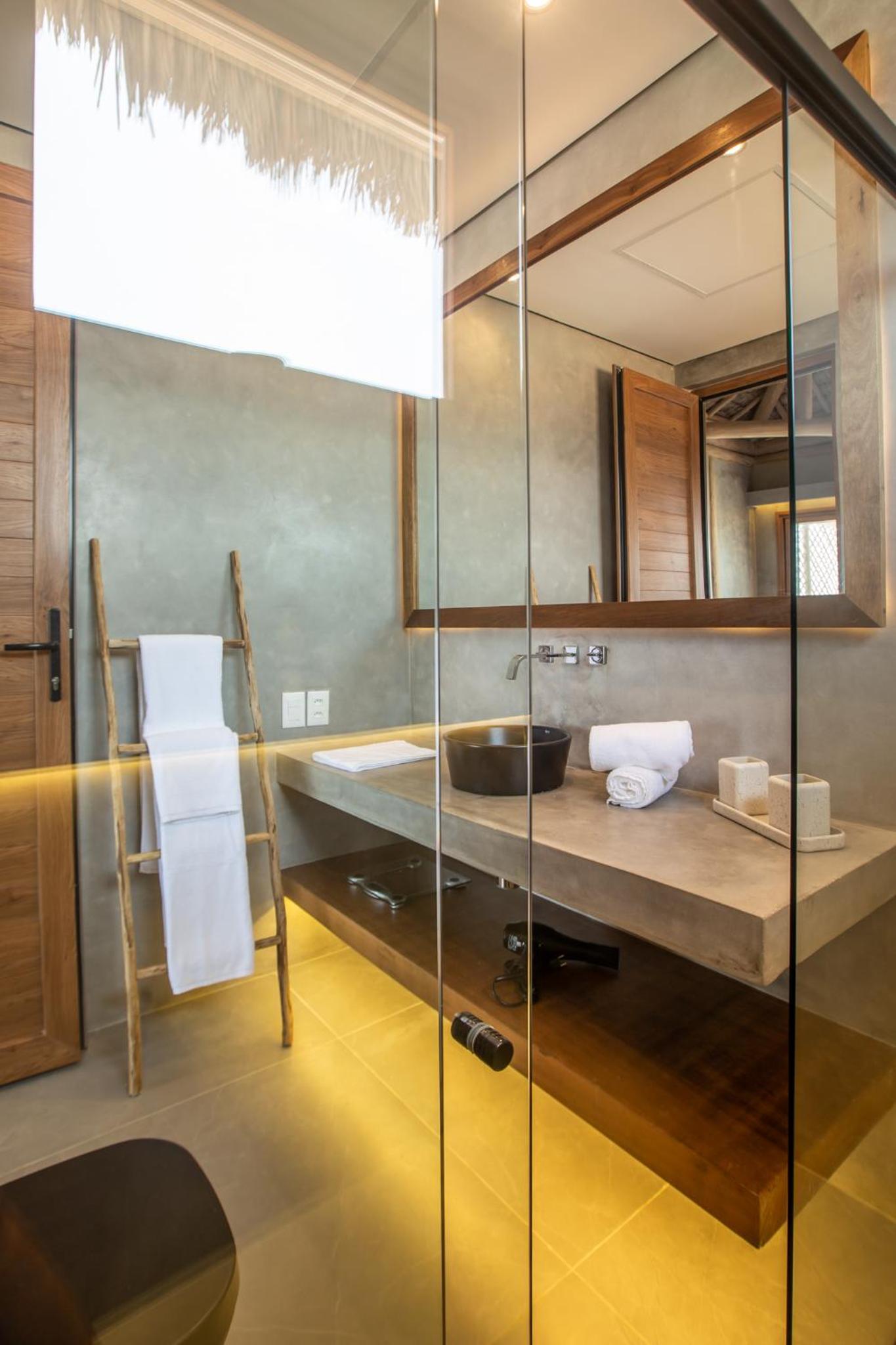 Deluxe King Suite photo 3