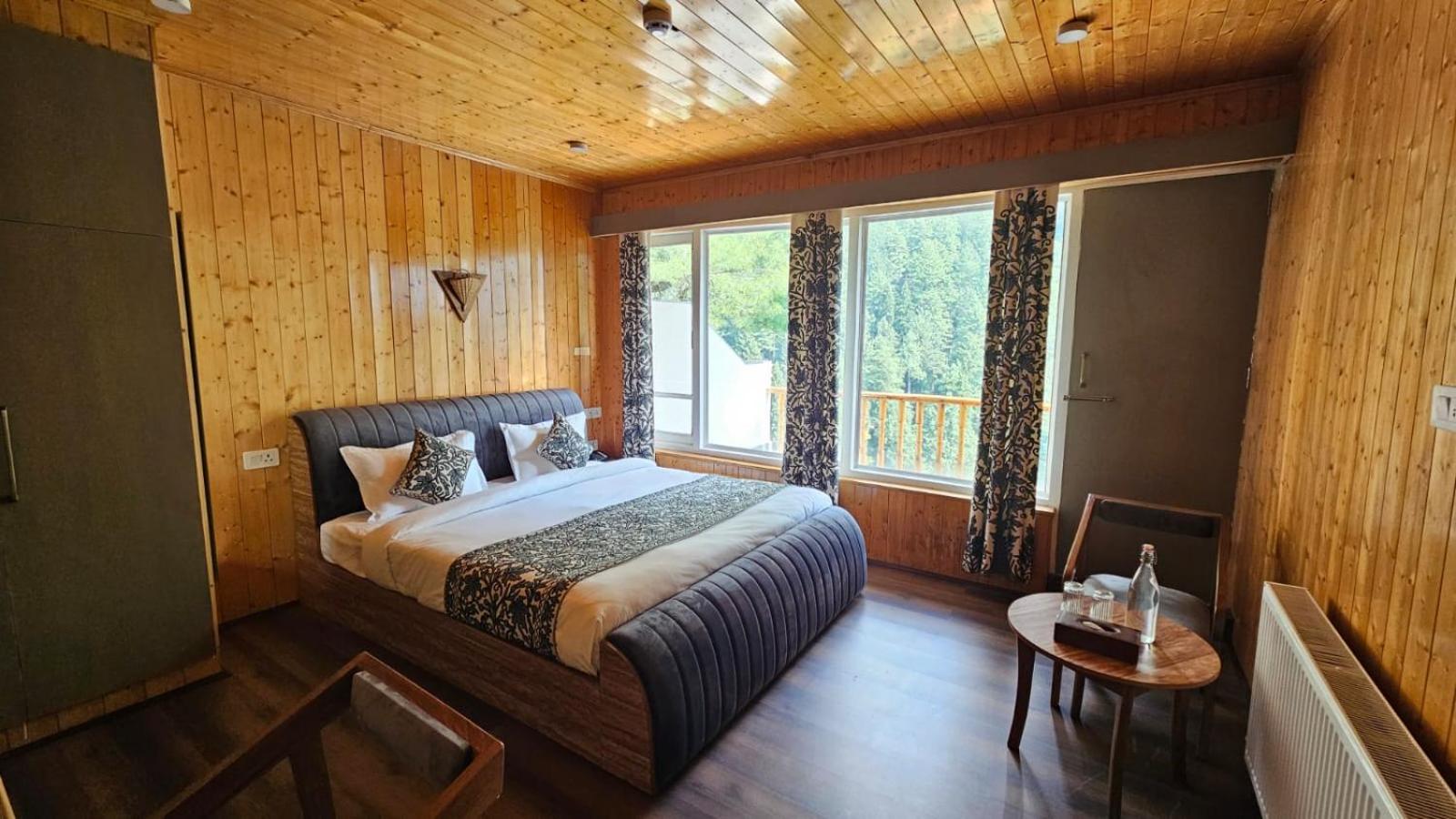 Deluxe Family Room