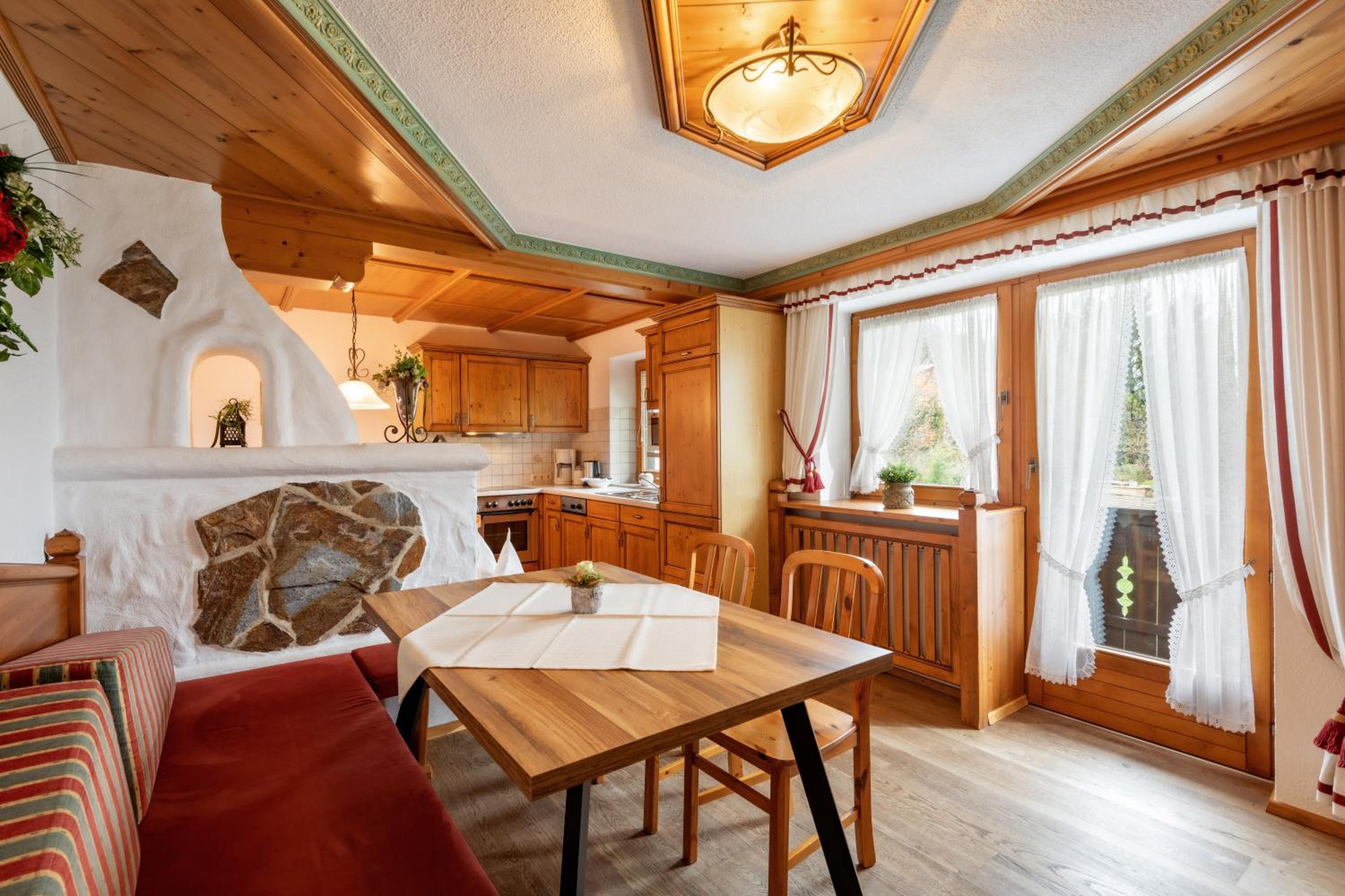 Four-Bedroom Apartment with Balcony and Sauna photo 2