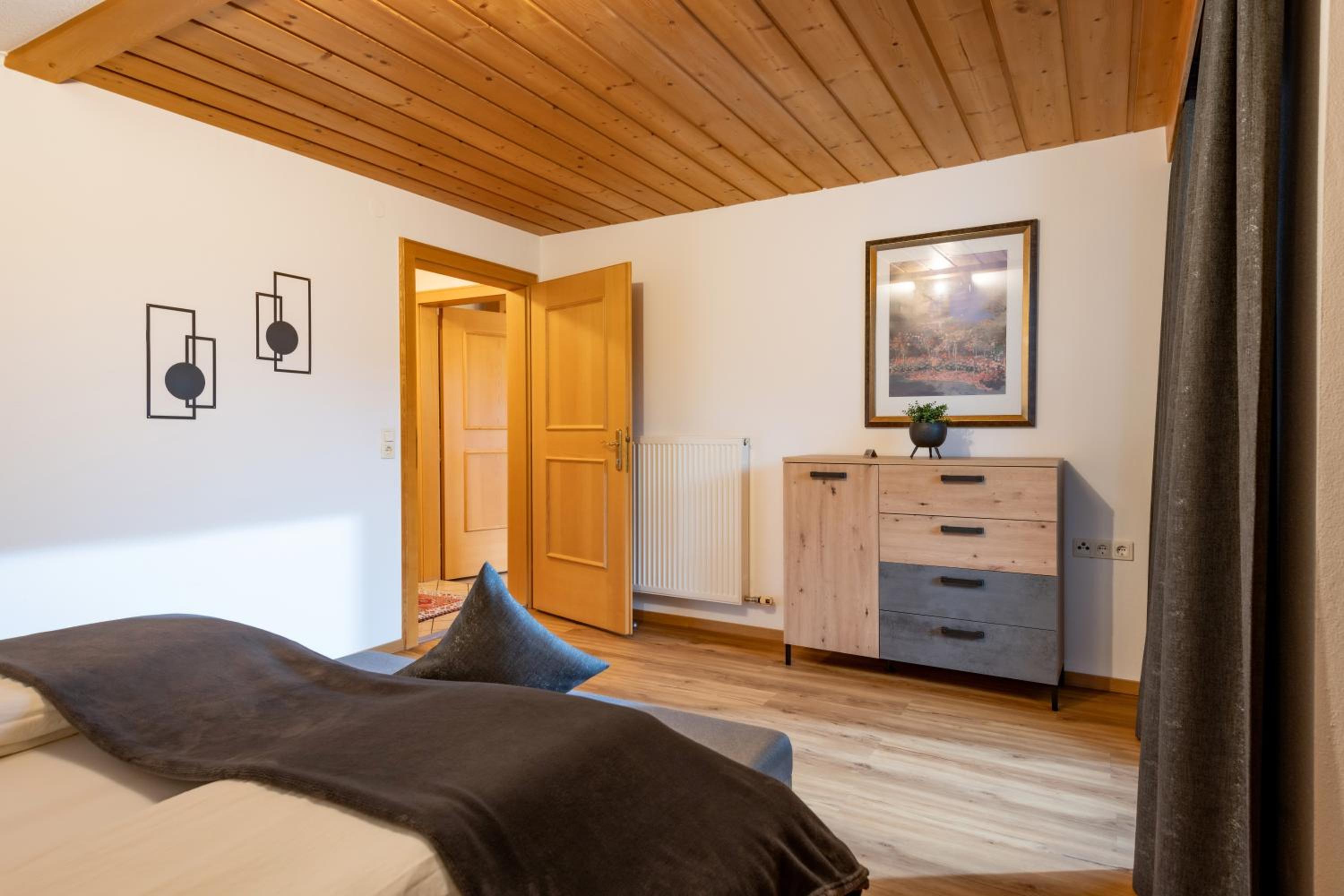 One-Bedroom Apartment with Balcony photo 2