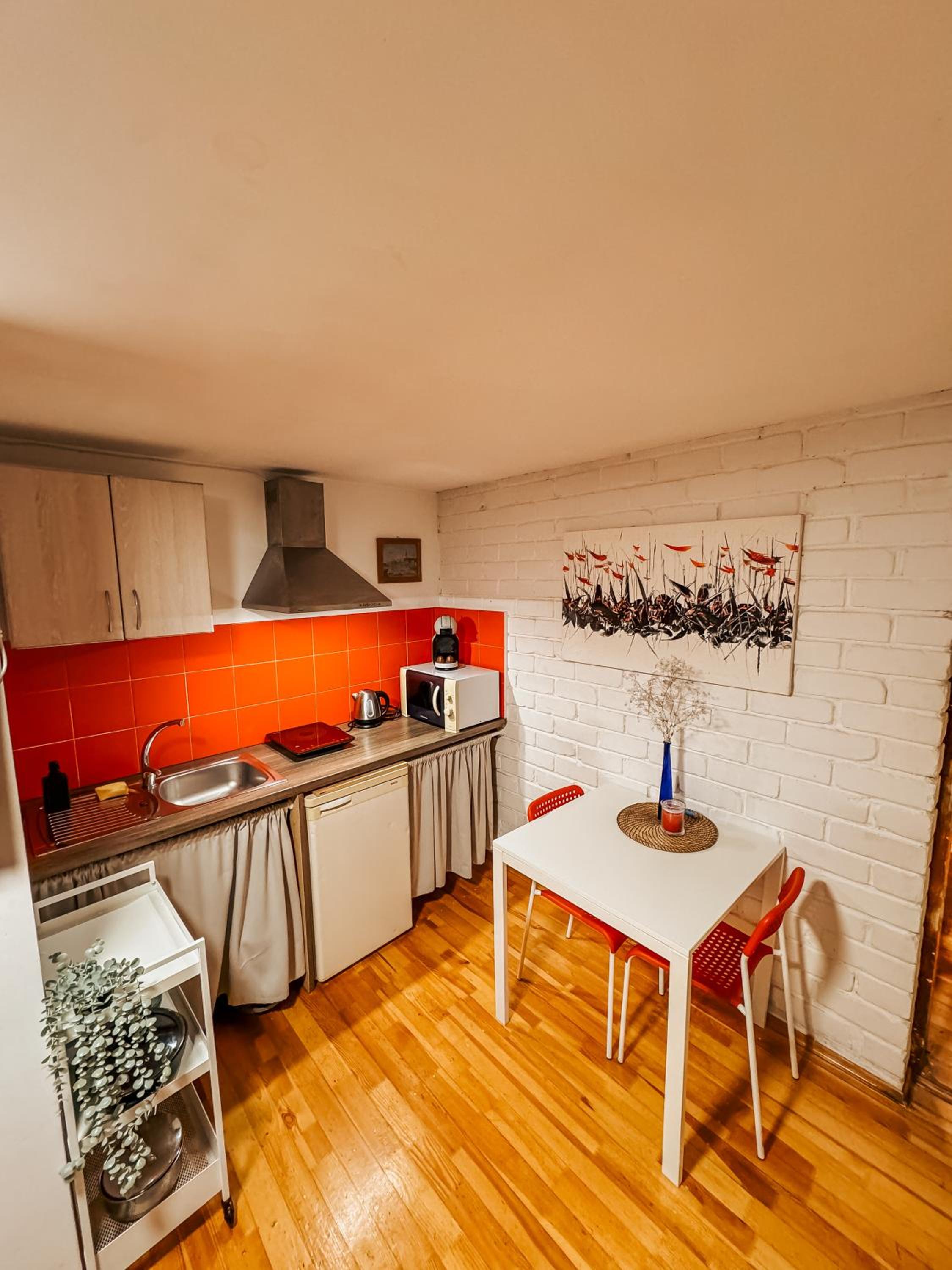 One-Bedroom Apartment - Photo 6