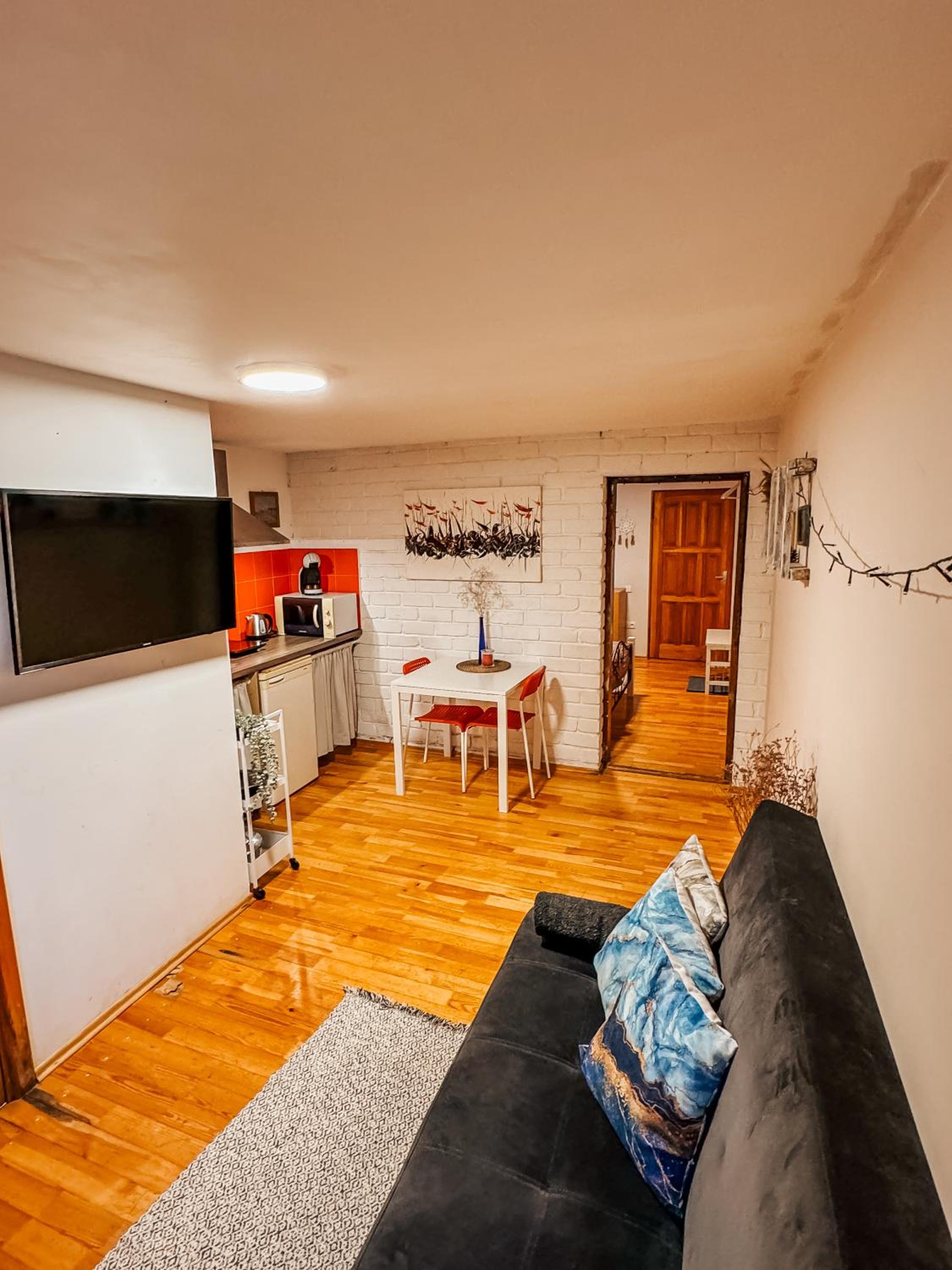 One-Bedroom Apartment - Photo 9