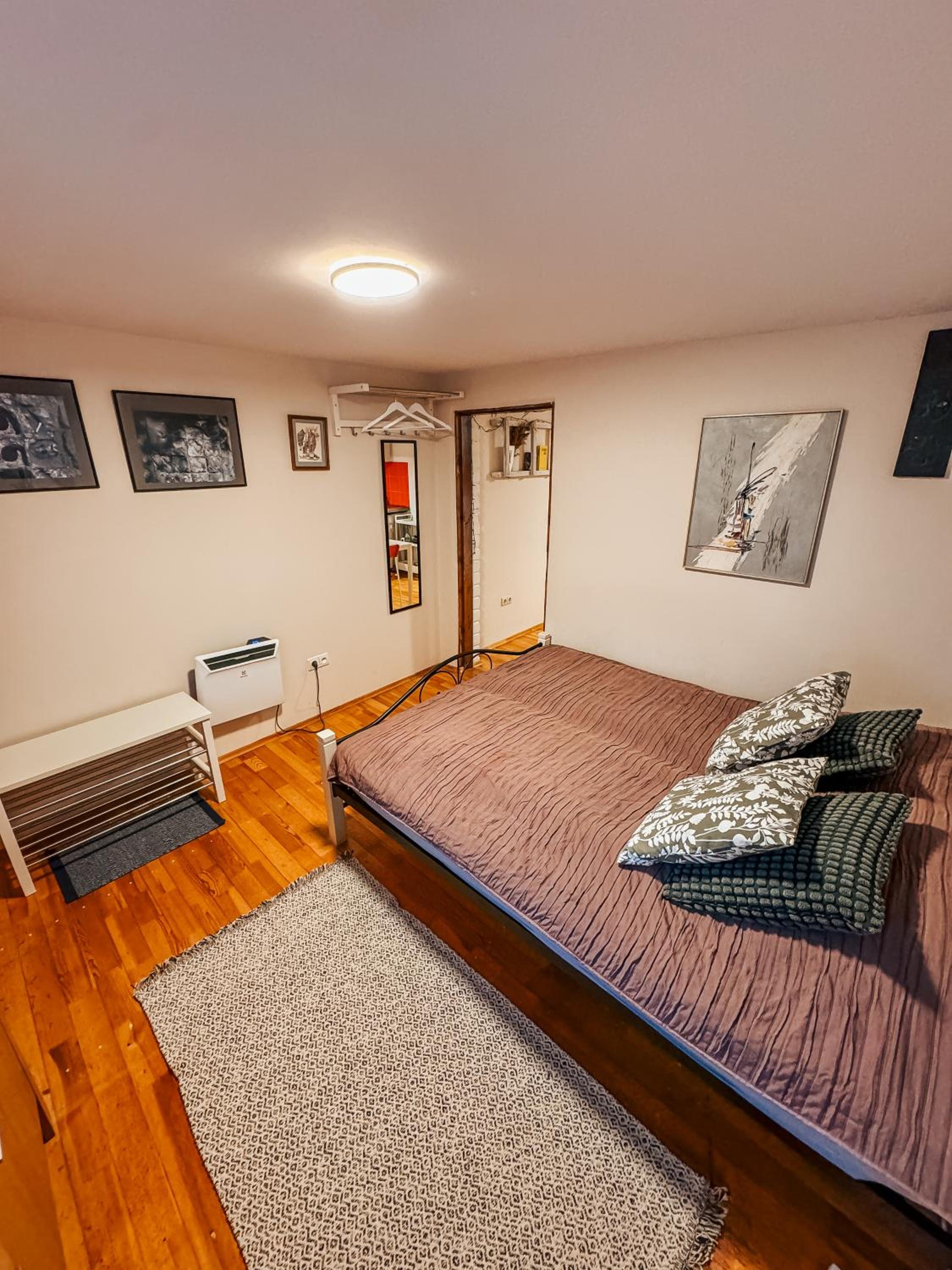 One-Bedroom Apartment - Photo 19