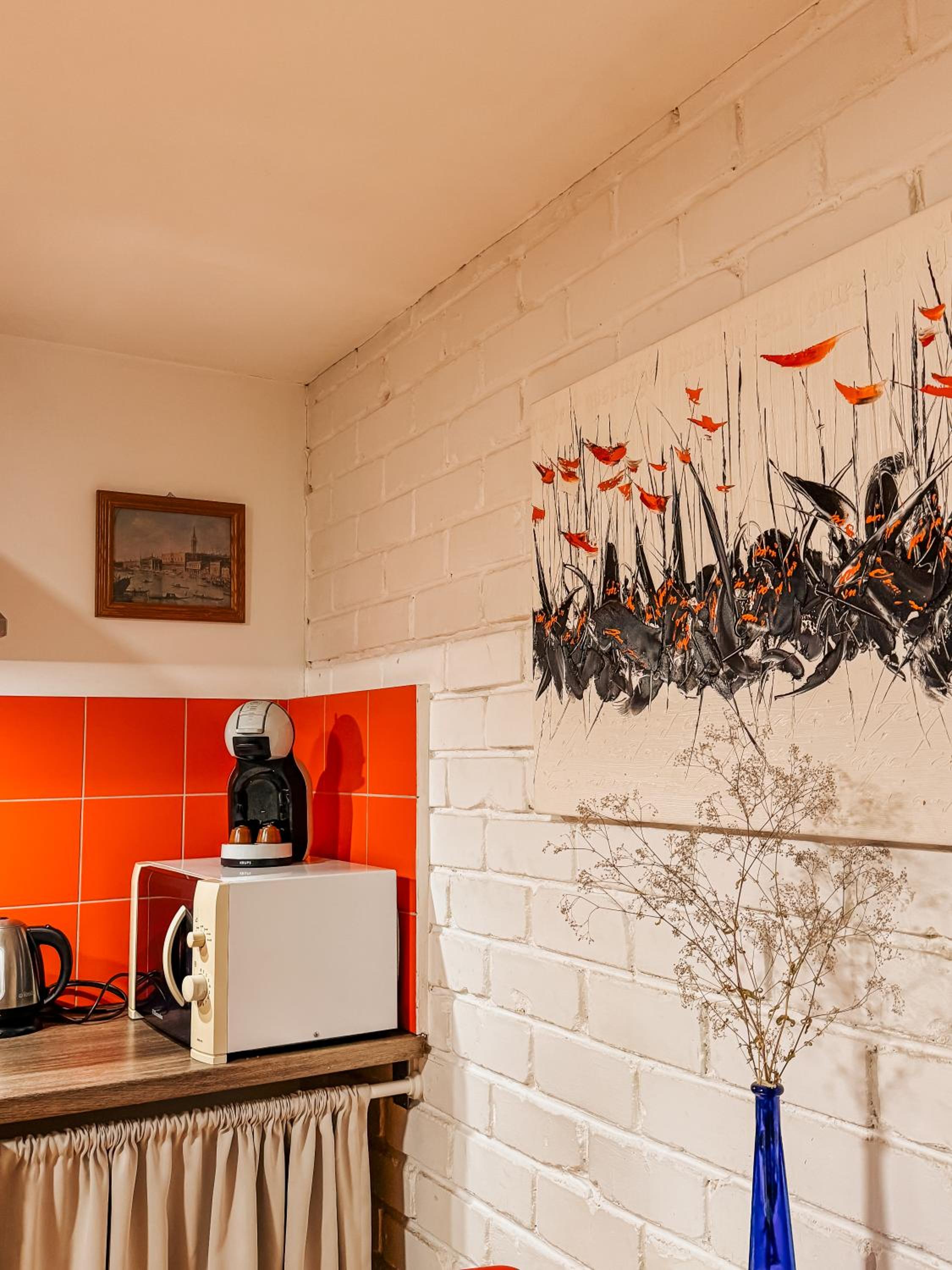 One-Bedroom Apartment - Photo 3