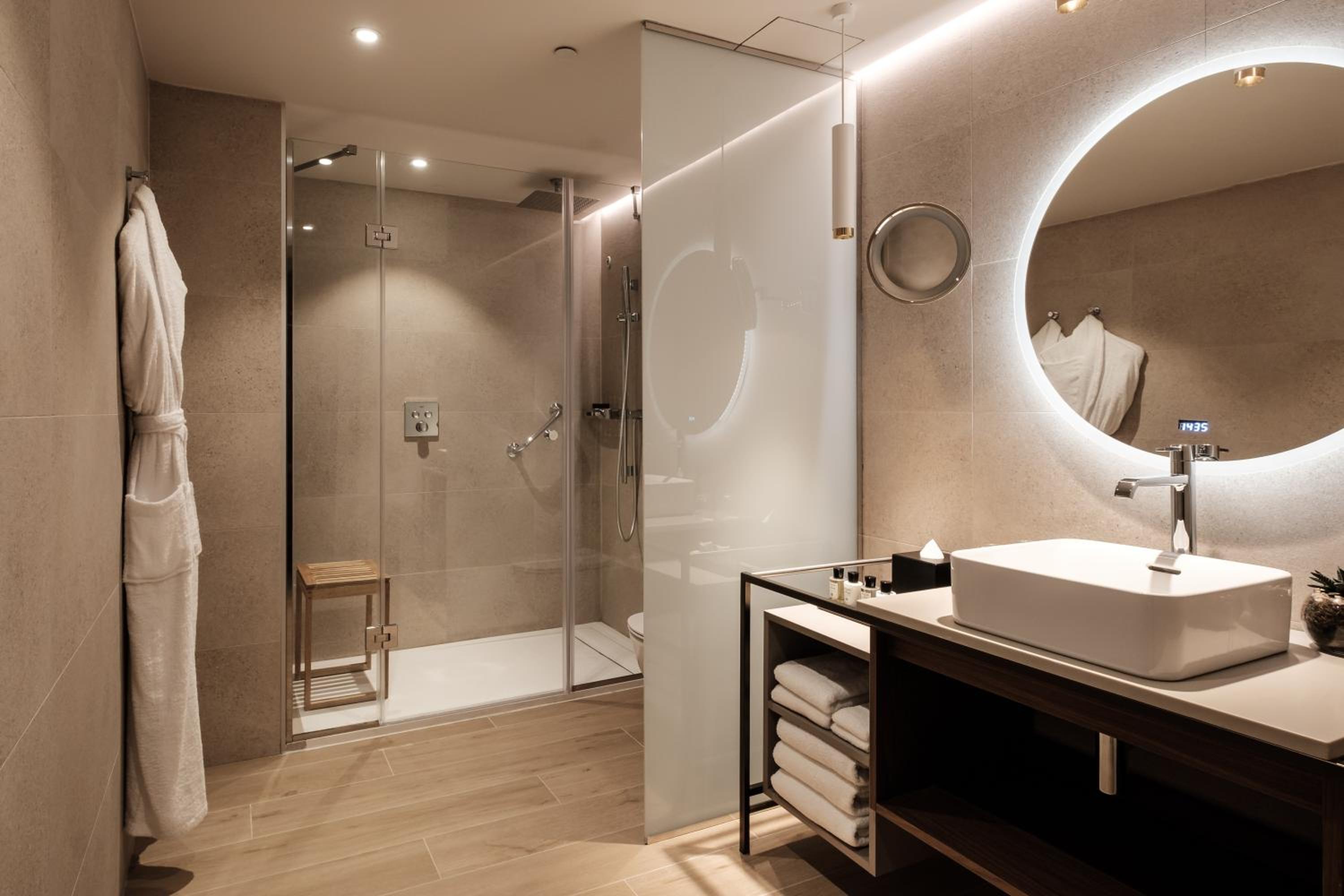 Two-Bedroom Family Junior Suite with Balcony and Pjazza View