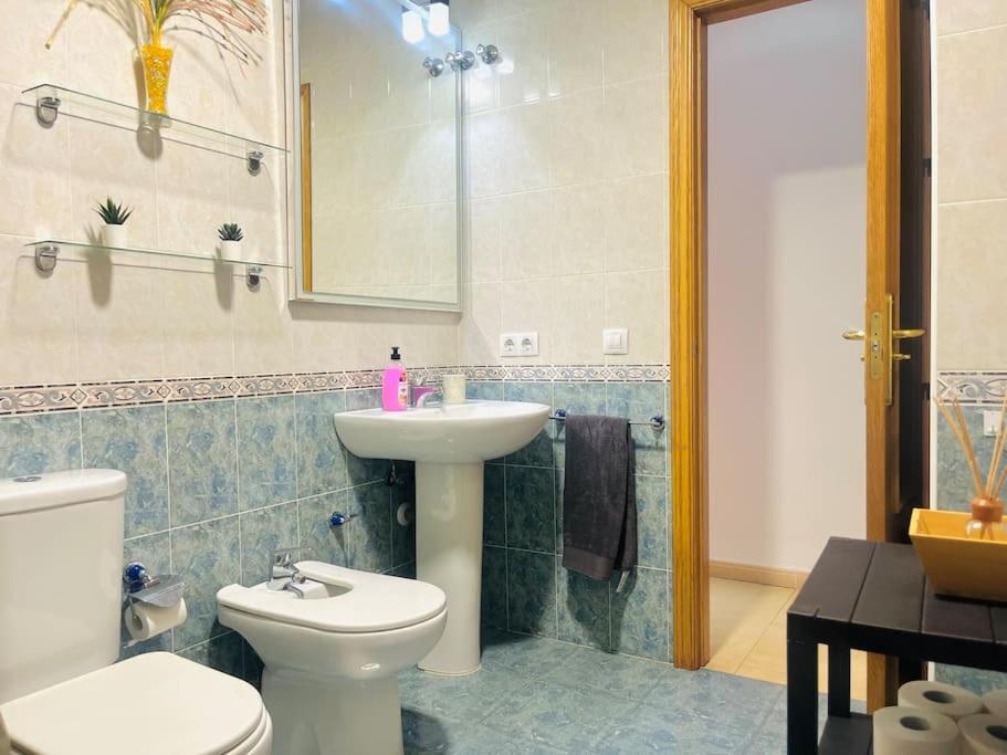Three-Bedroom House photo 2