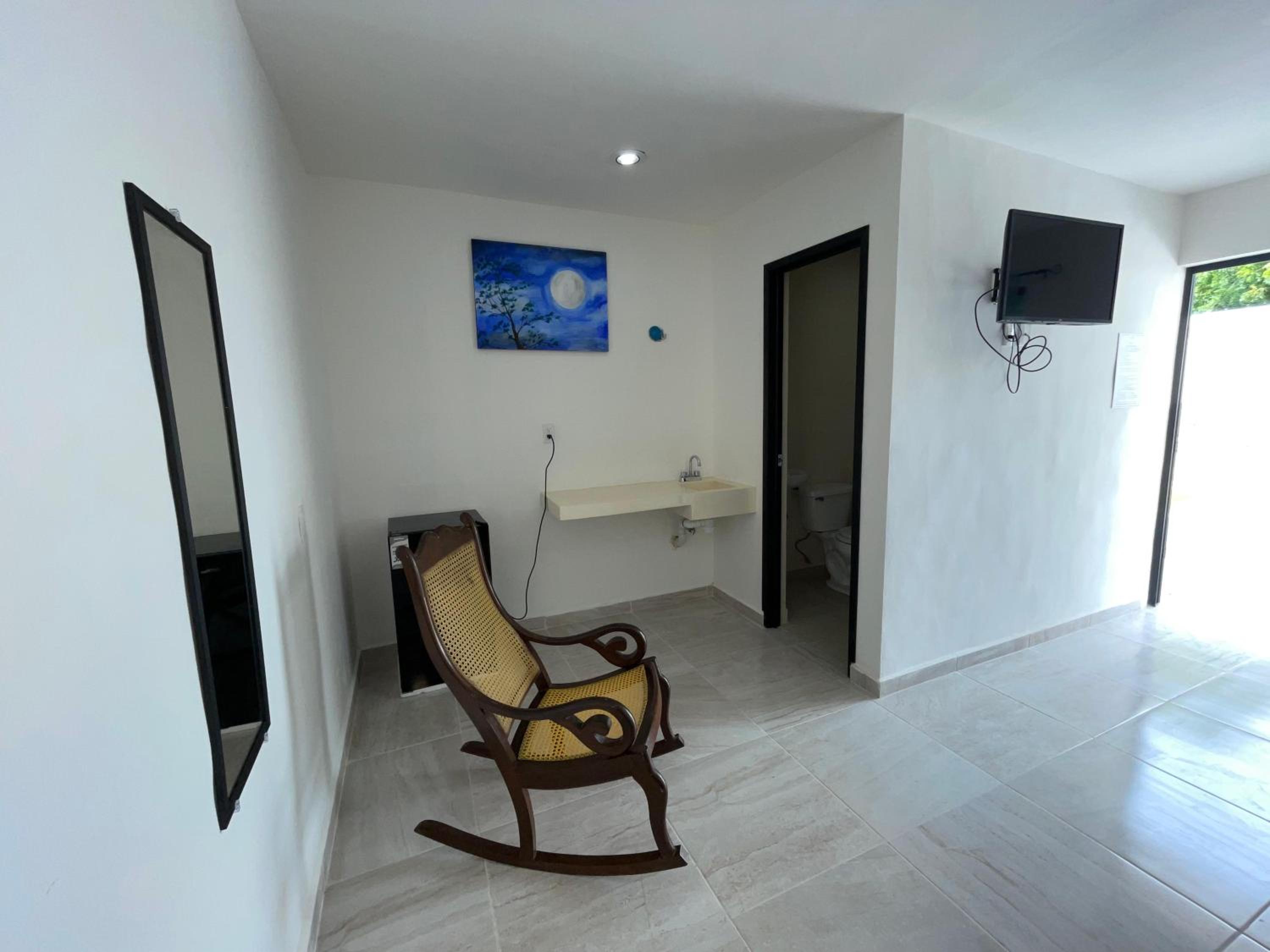 Double Room with Two Double Beds - Photo 2