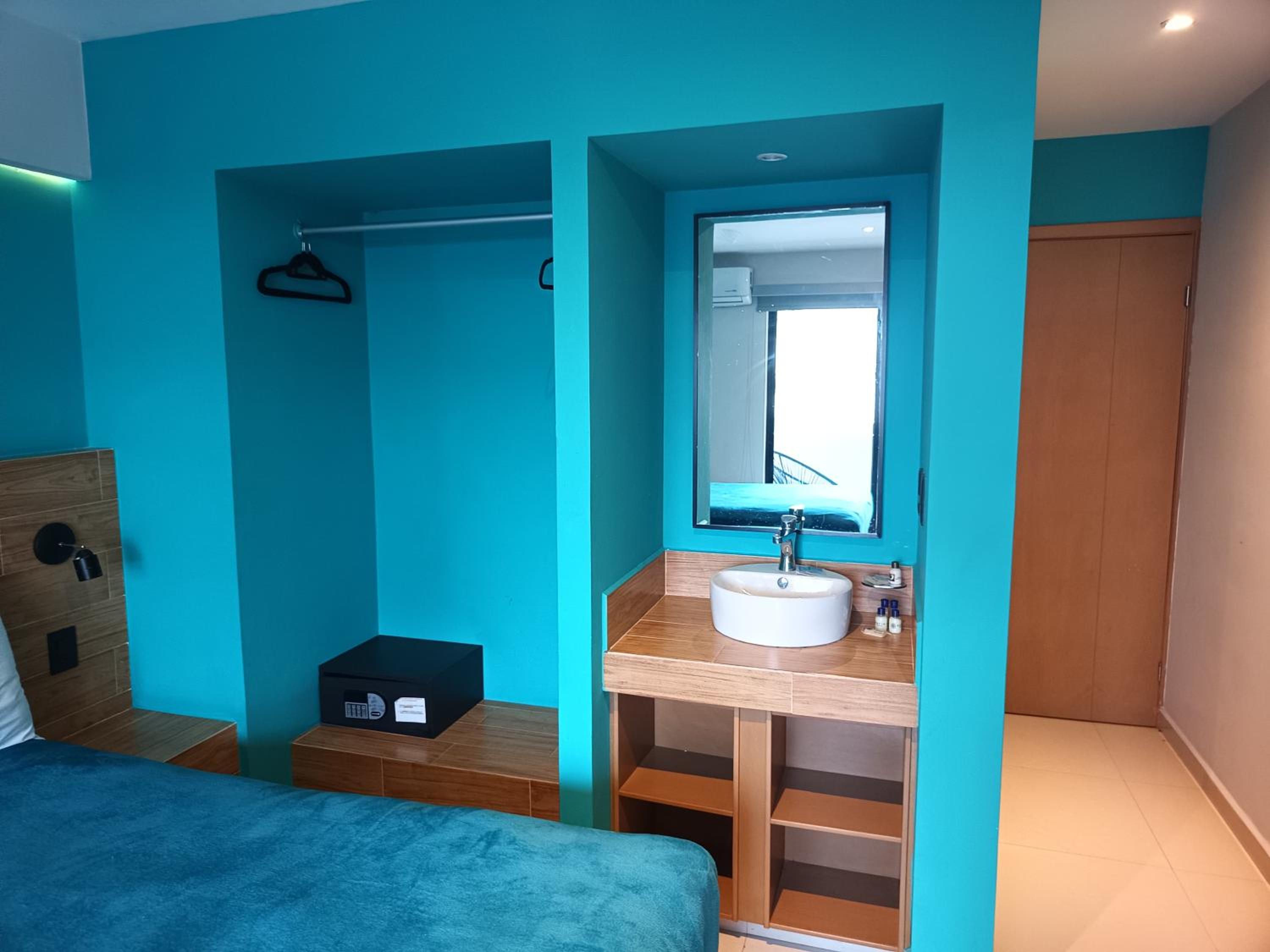 Deluxe Double Room - Photo 15