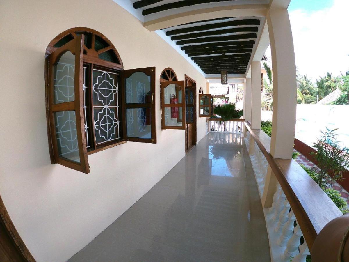 Family Room with Balcony photo 3