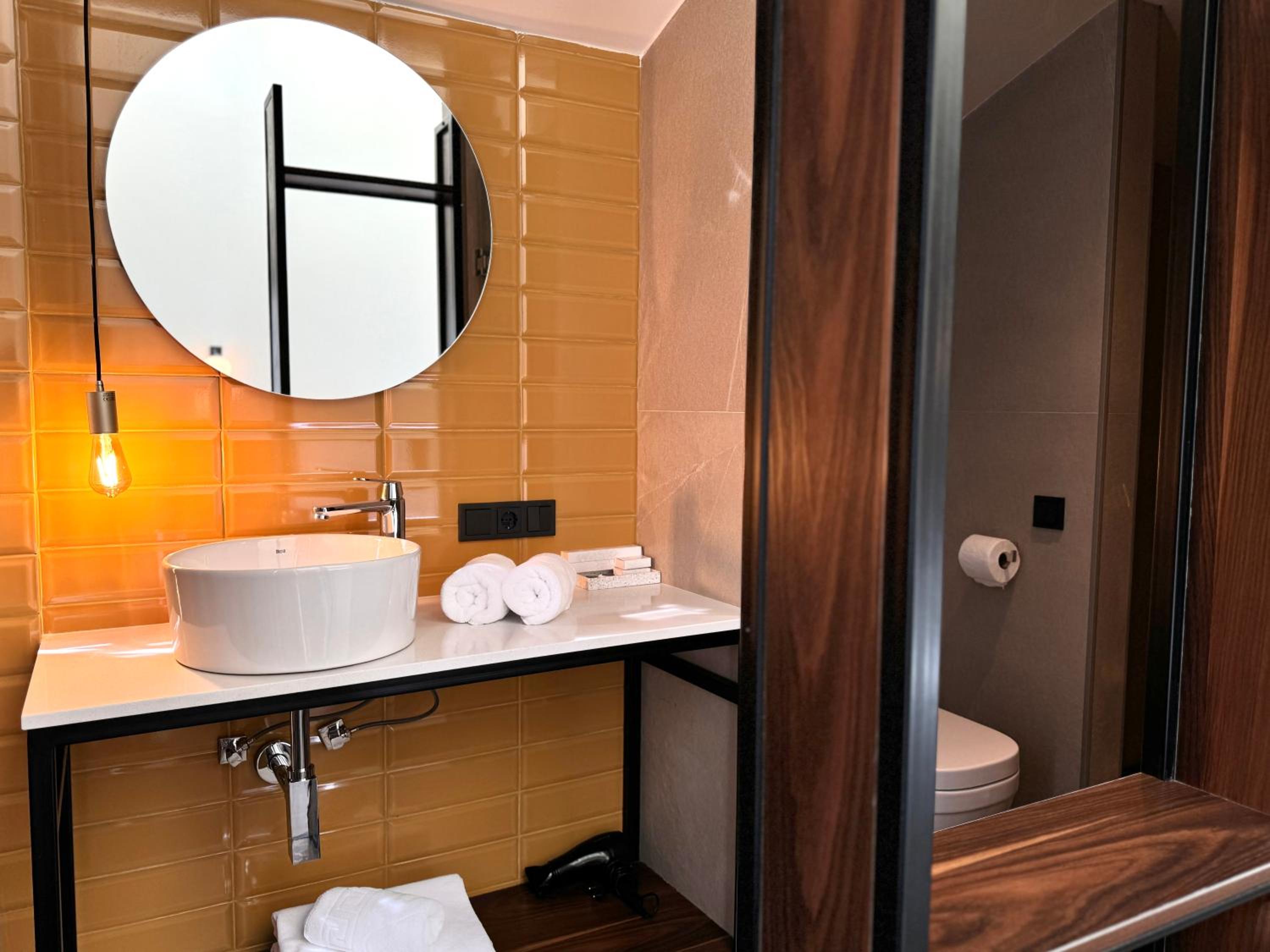 Deluxe Double Room with Balcony photo 2