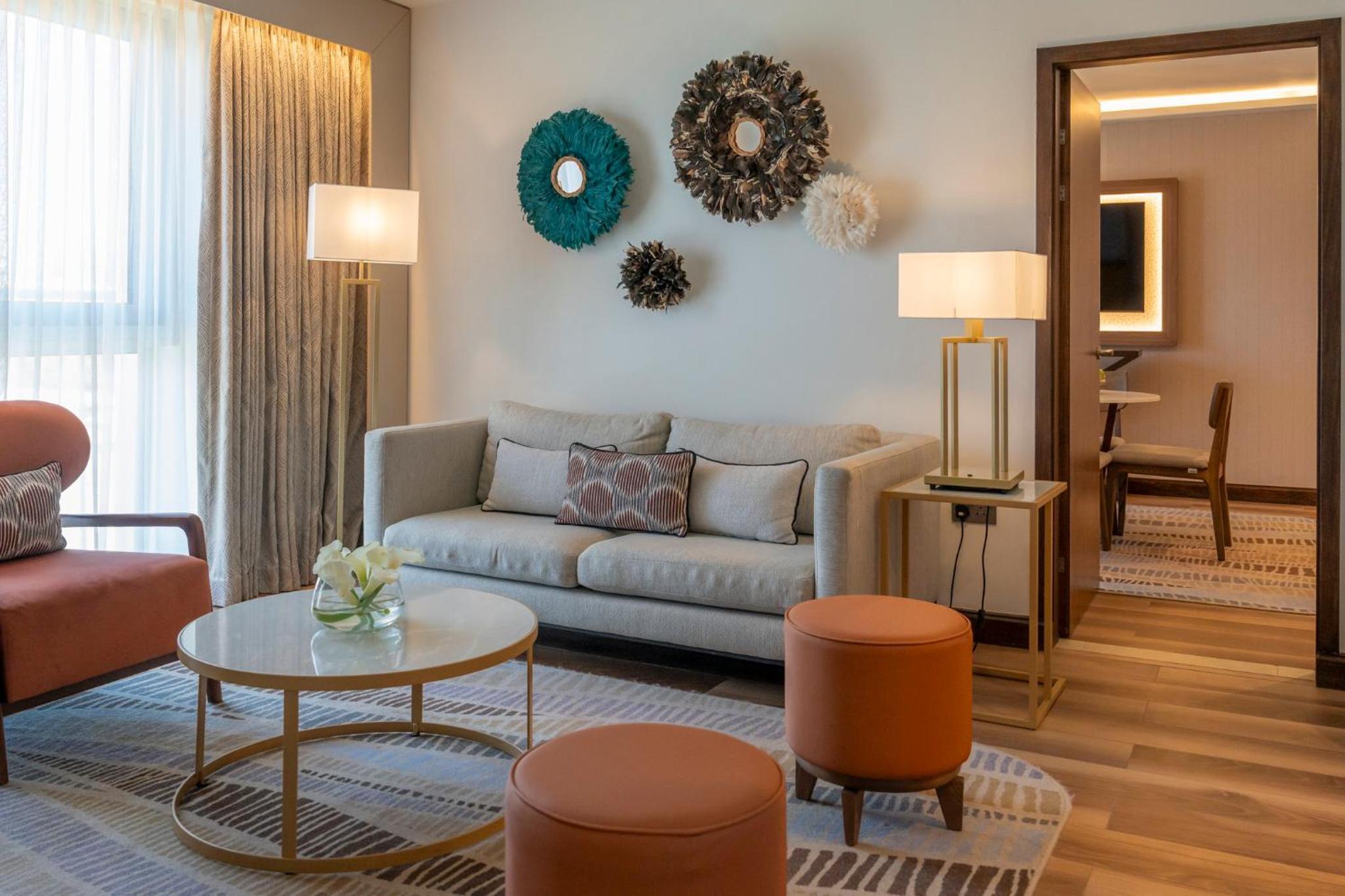 One-Bedroom Suite with Club Lounge Access - Photo 4