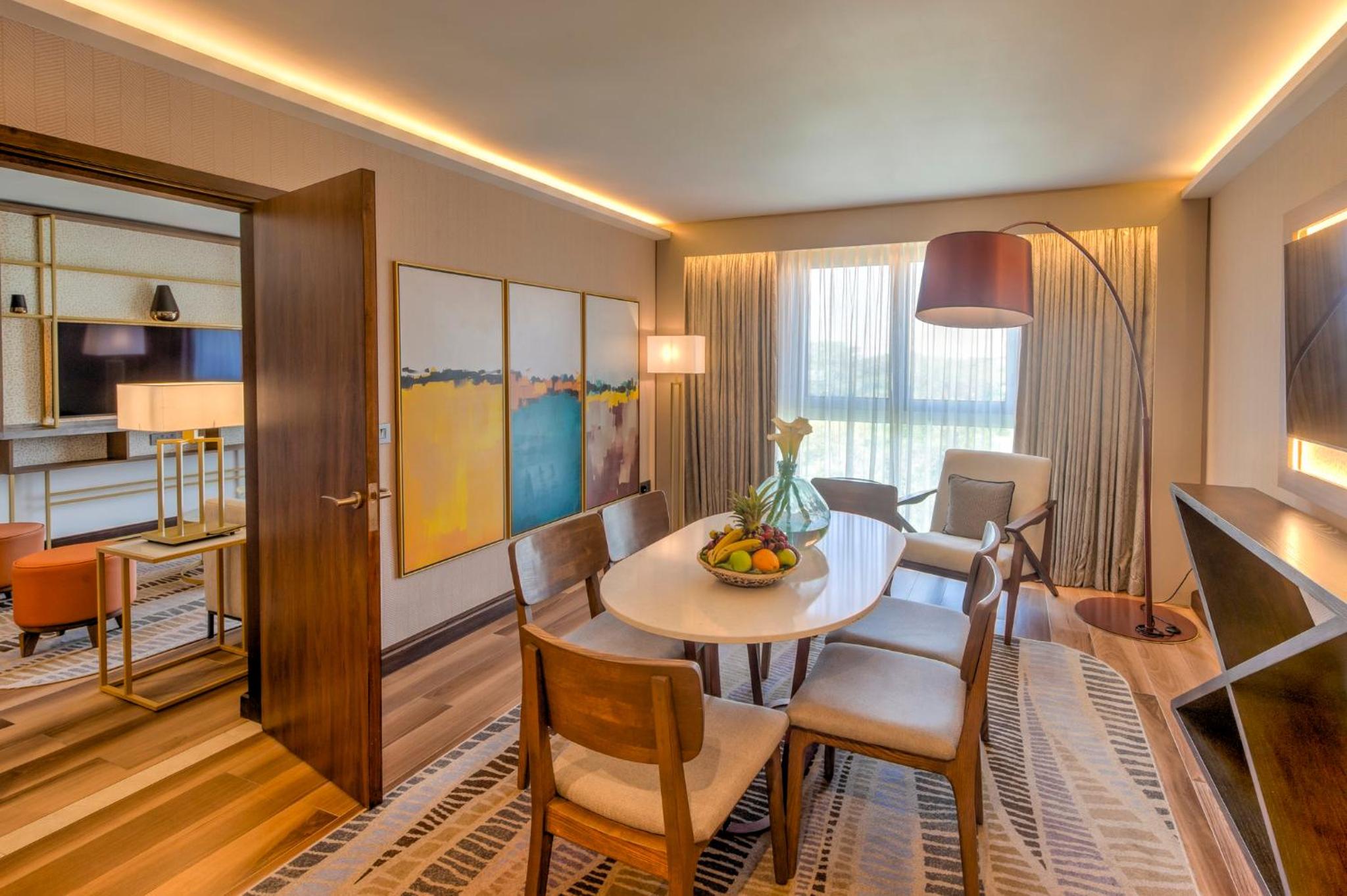 One-Bedroom Suite with Club Lounge Access - Photo 5