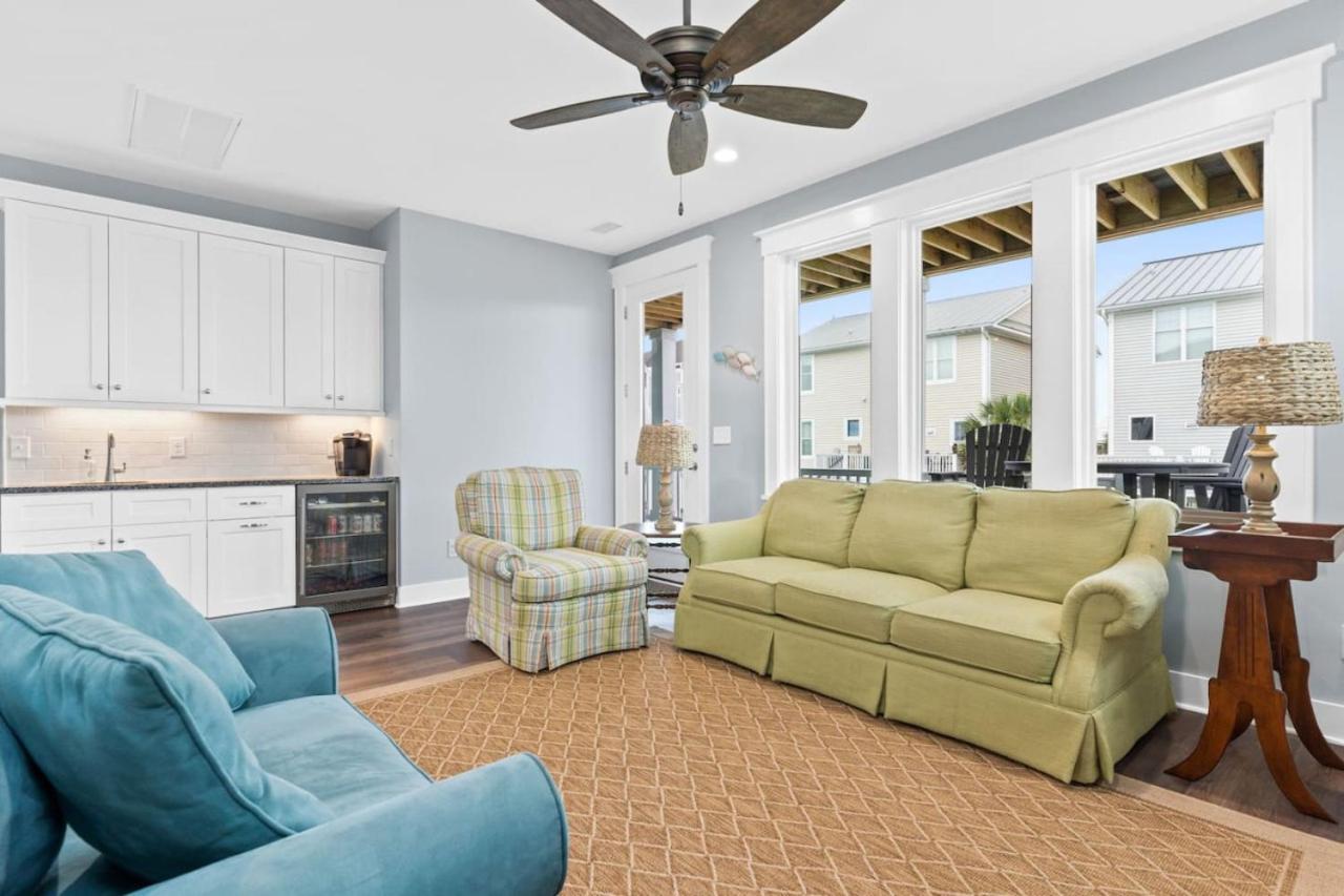 Six-Bedroom House photo 1