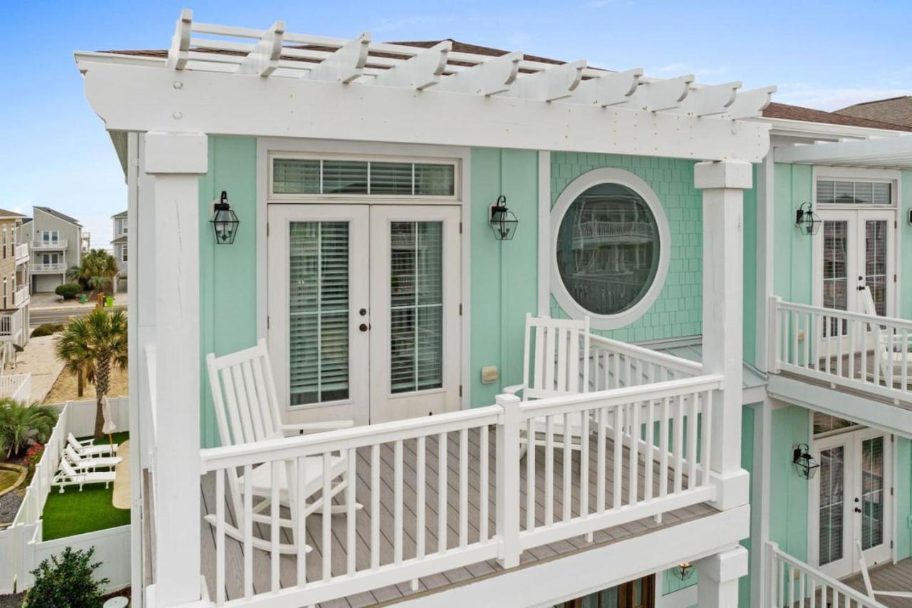 Six-Bedroom House photo 2