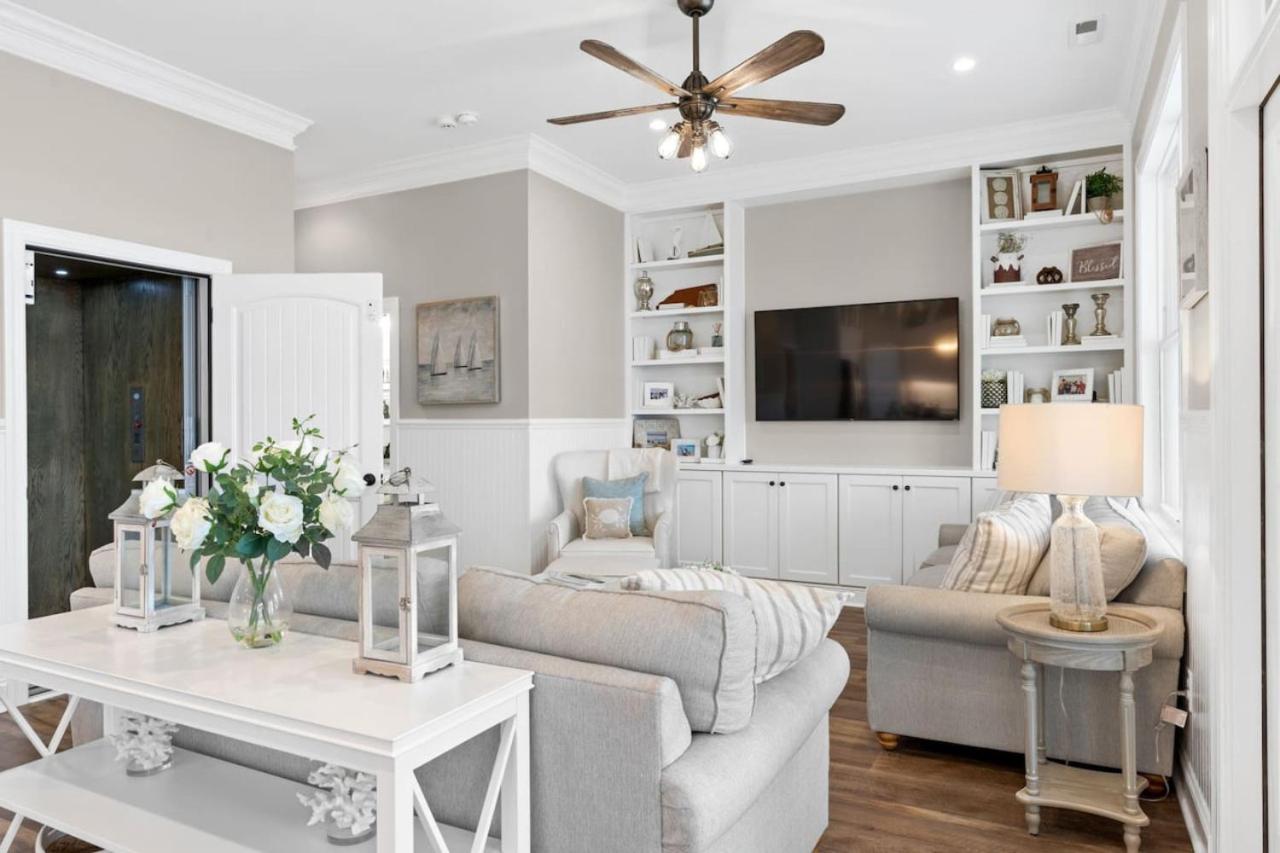 Six-Bedroom House photo 1