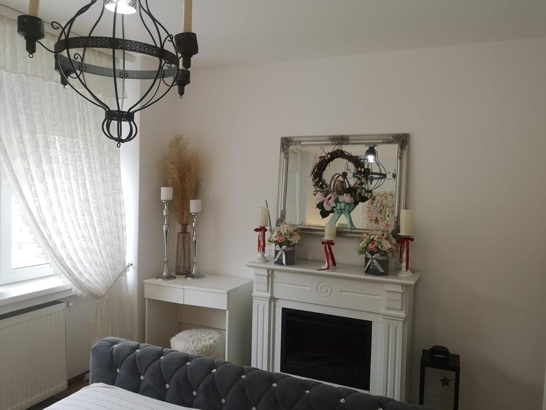 Two-Bedroom Deluxe Apartment - Photo 3