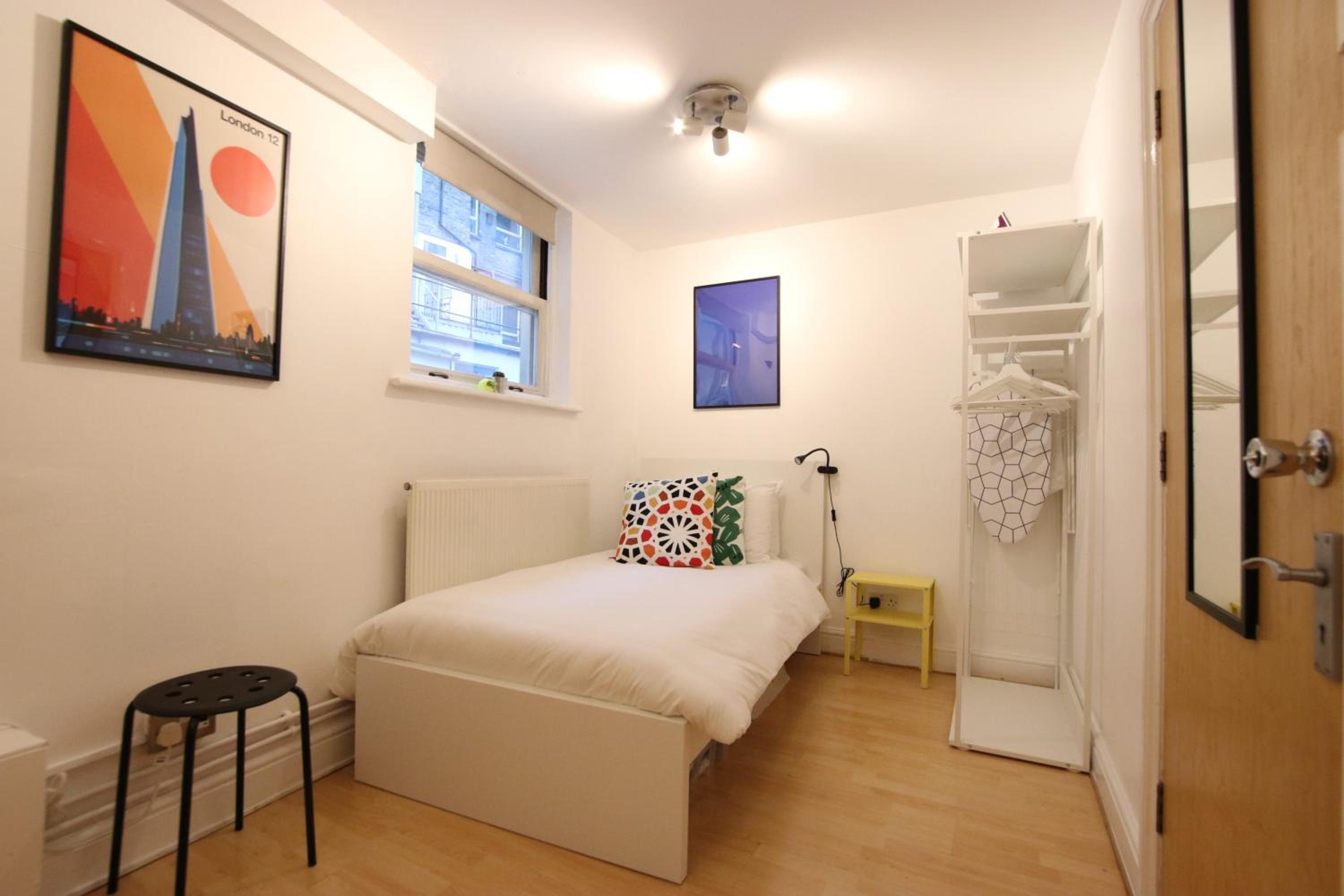One-Bedroom Apartment photo 1
