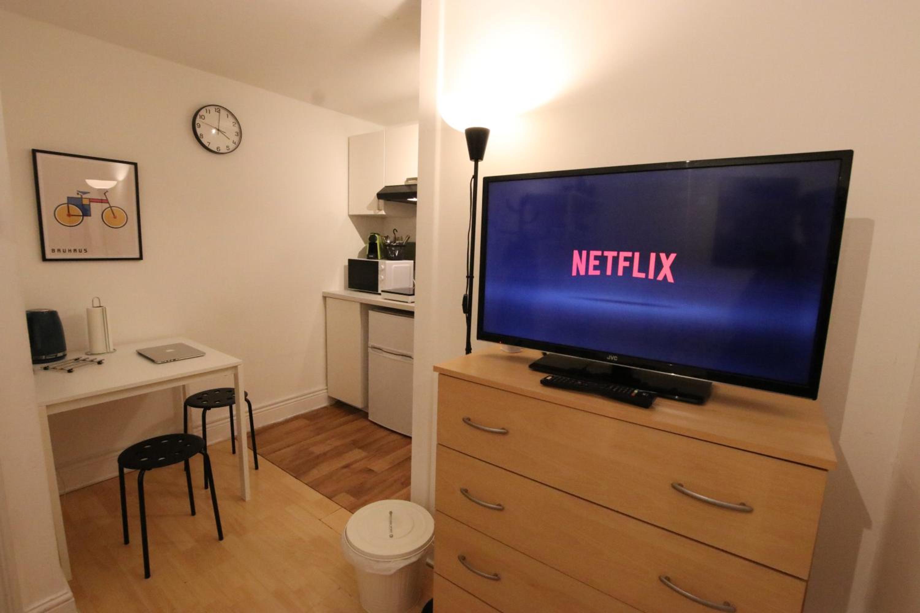 One-Bedroom Apartment photo 3