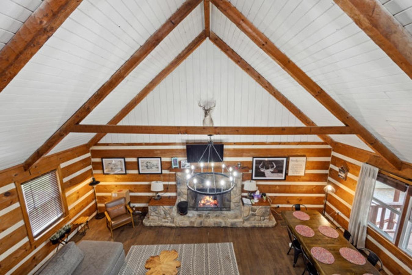 Five-Bedroom House photo 1