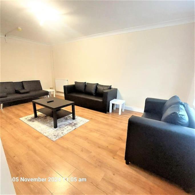 Four-Bedroom House photo 3