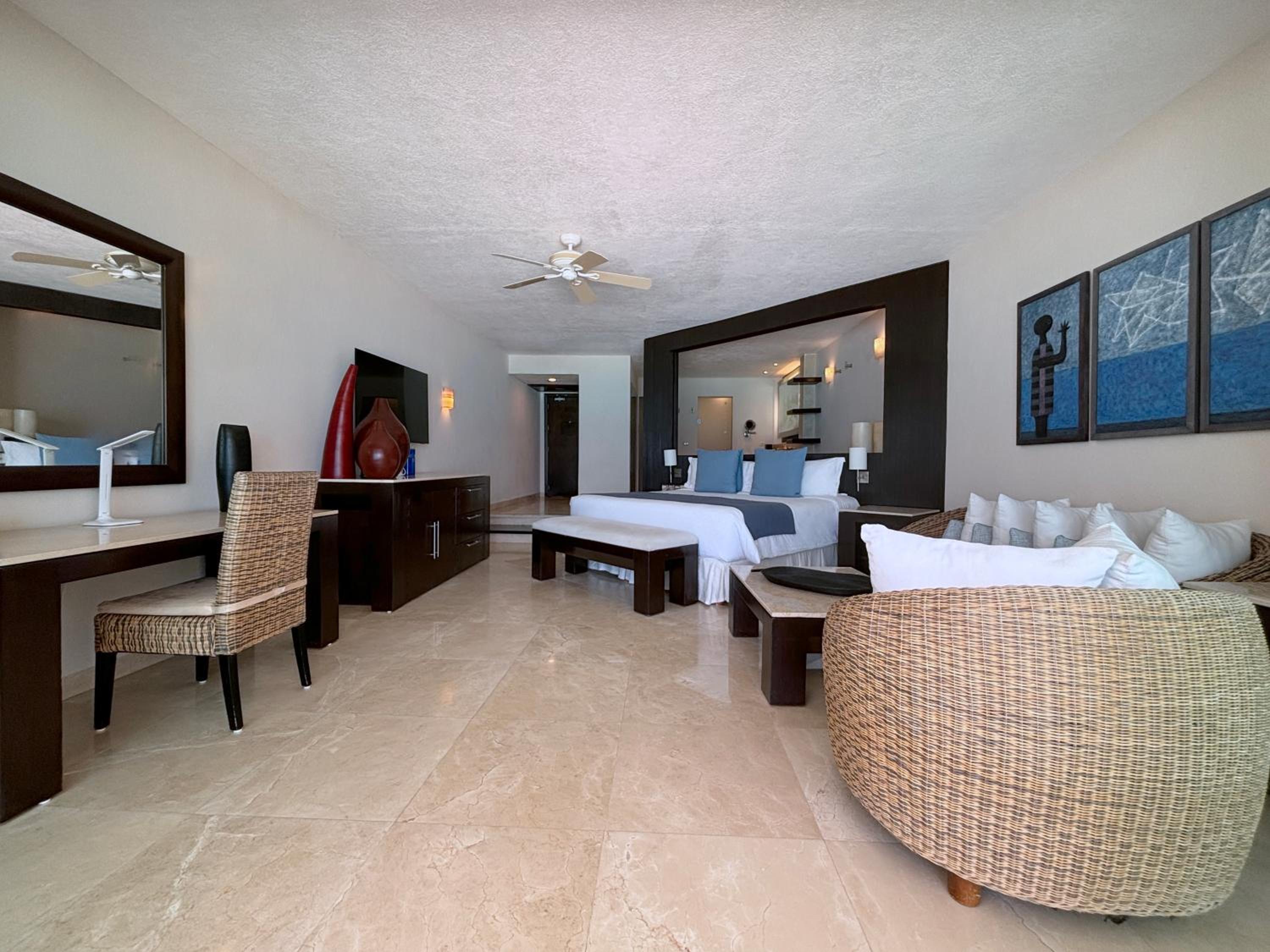 Grand Royal Suite Jacuzzi (adults only +18) thumbnail 5