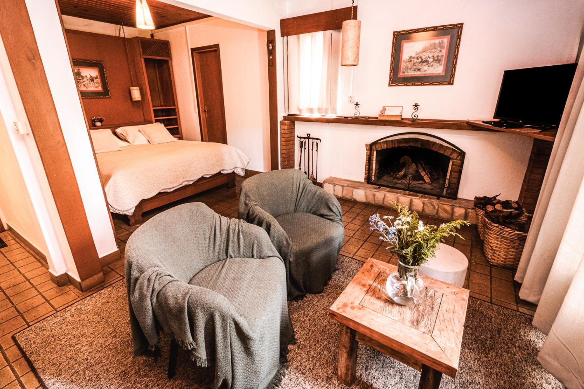 Suite with Hot Tub - Photo 17