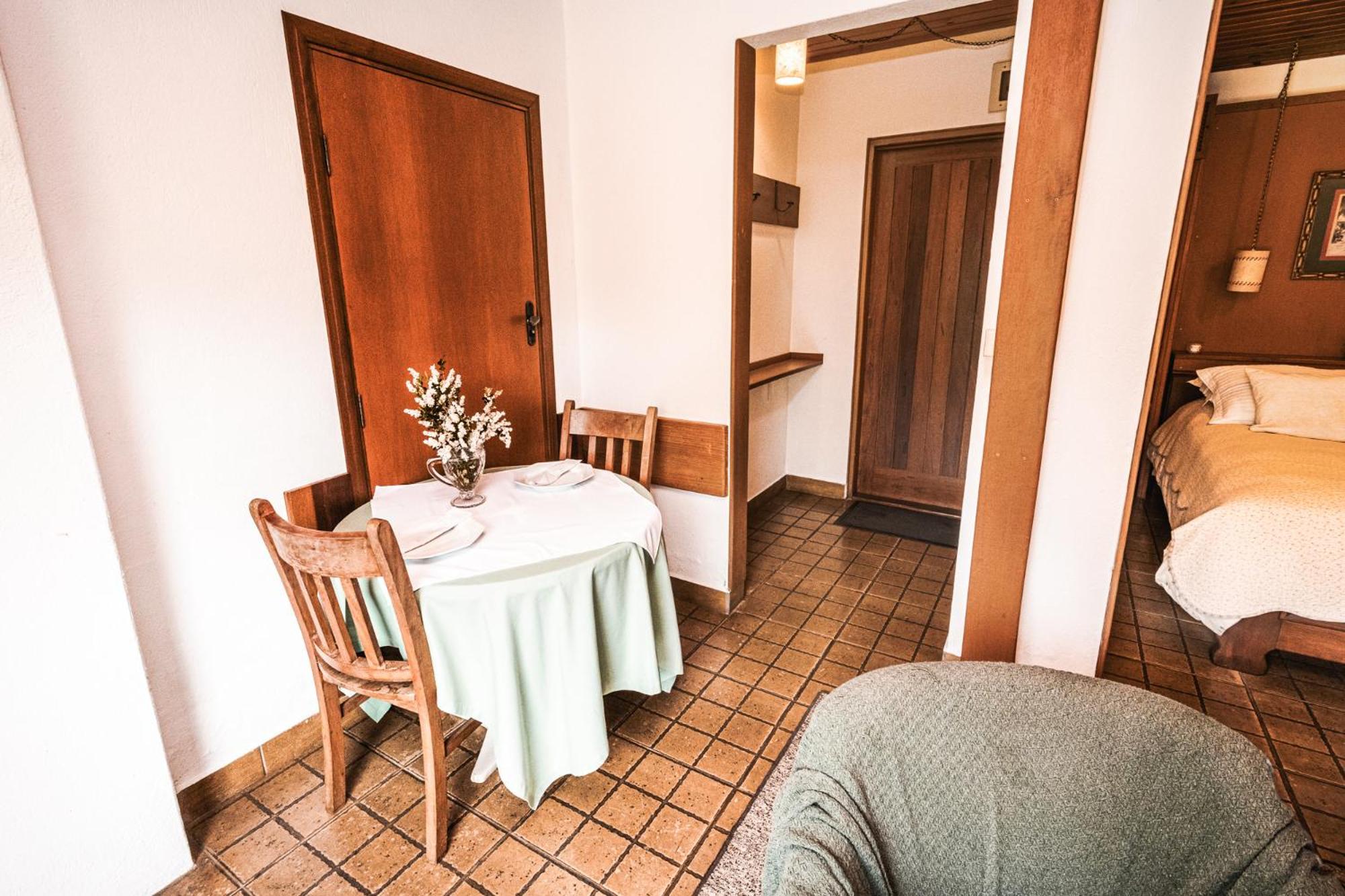 Suite with Hot Tub - Photo 16