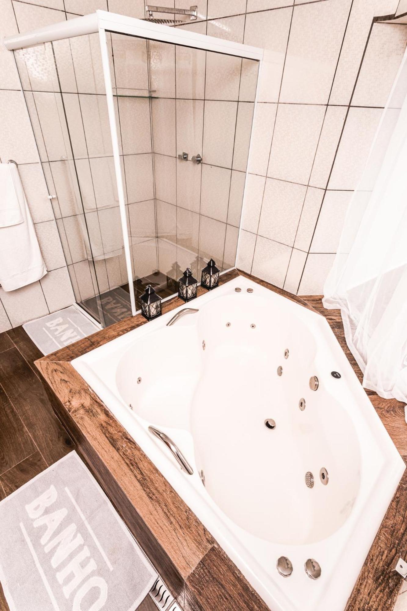 Suite with Hot Tub - Photo 11