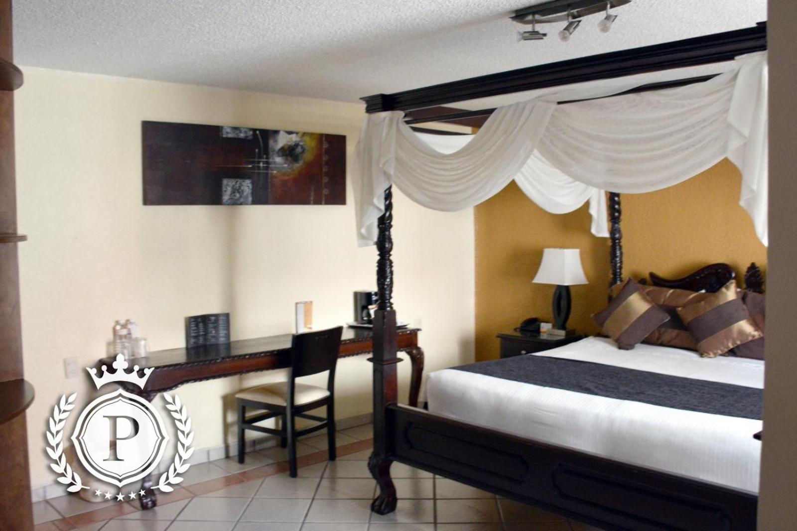 Deluxe King Room - Photo 5