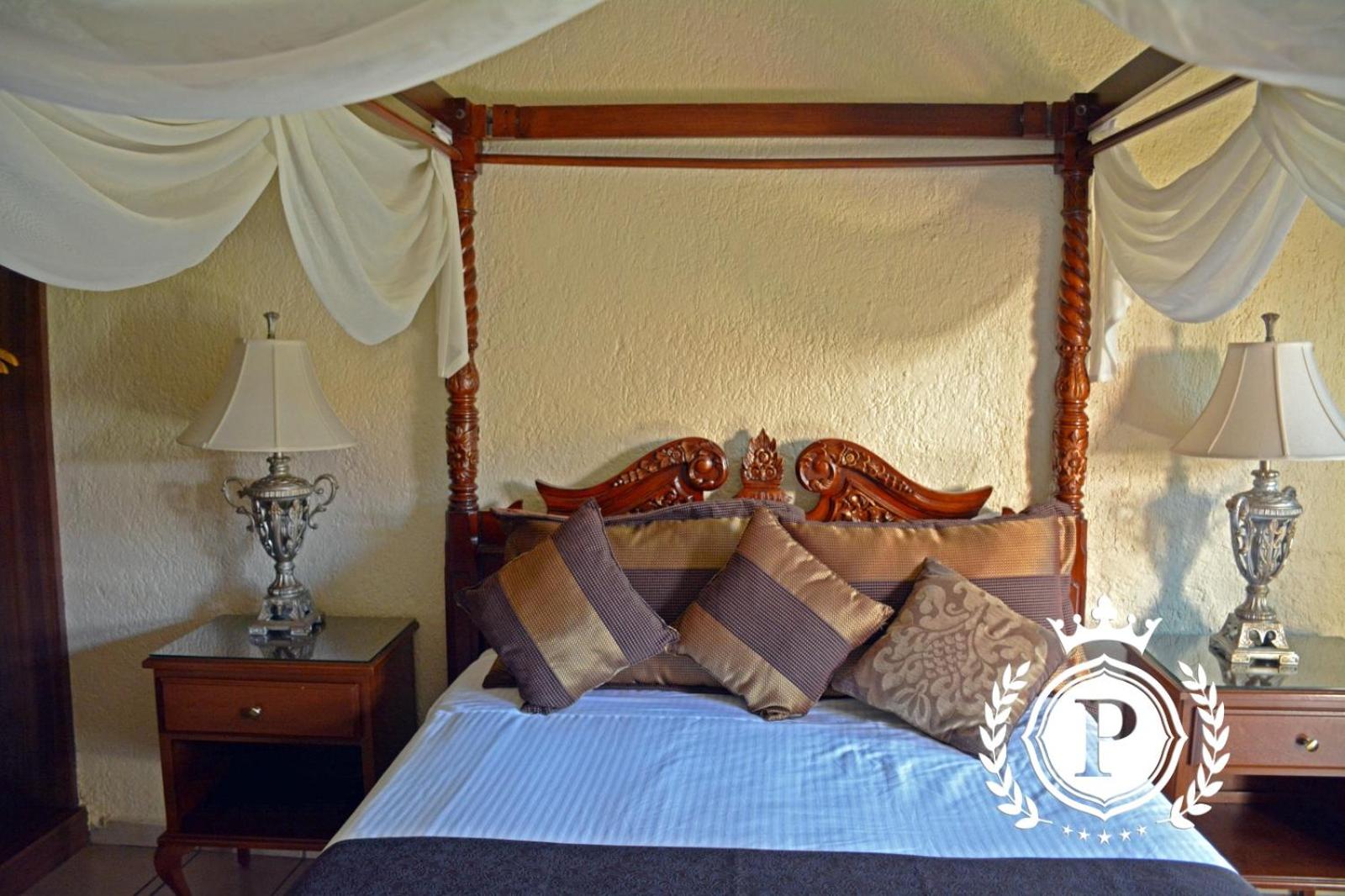 Deluxe King Room - Photo 7