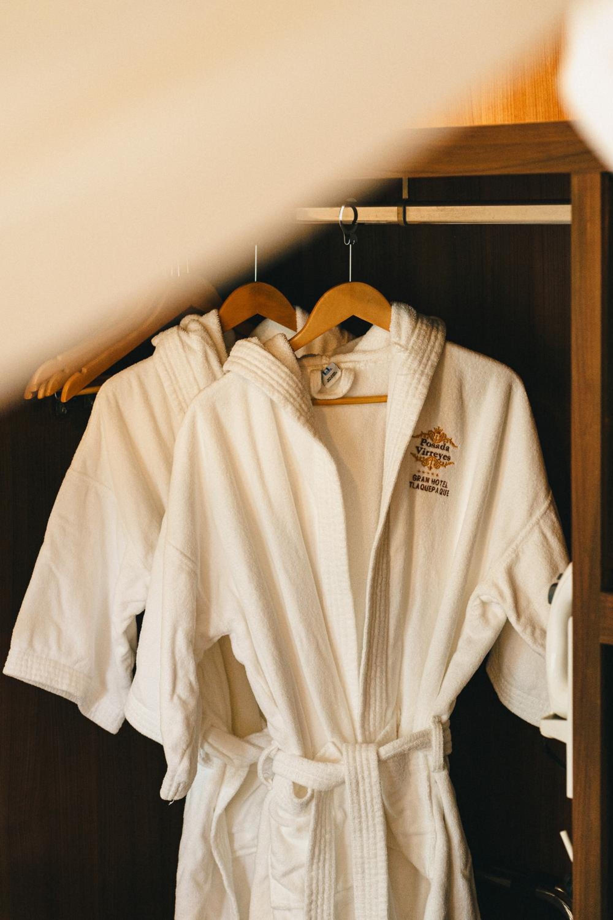 Deluxe King Room - Photo 18