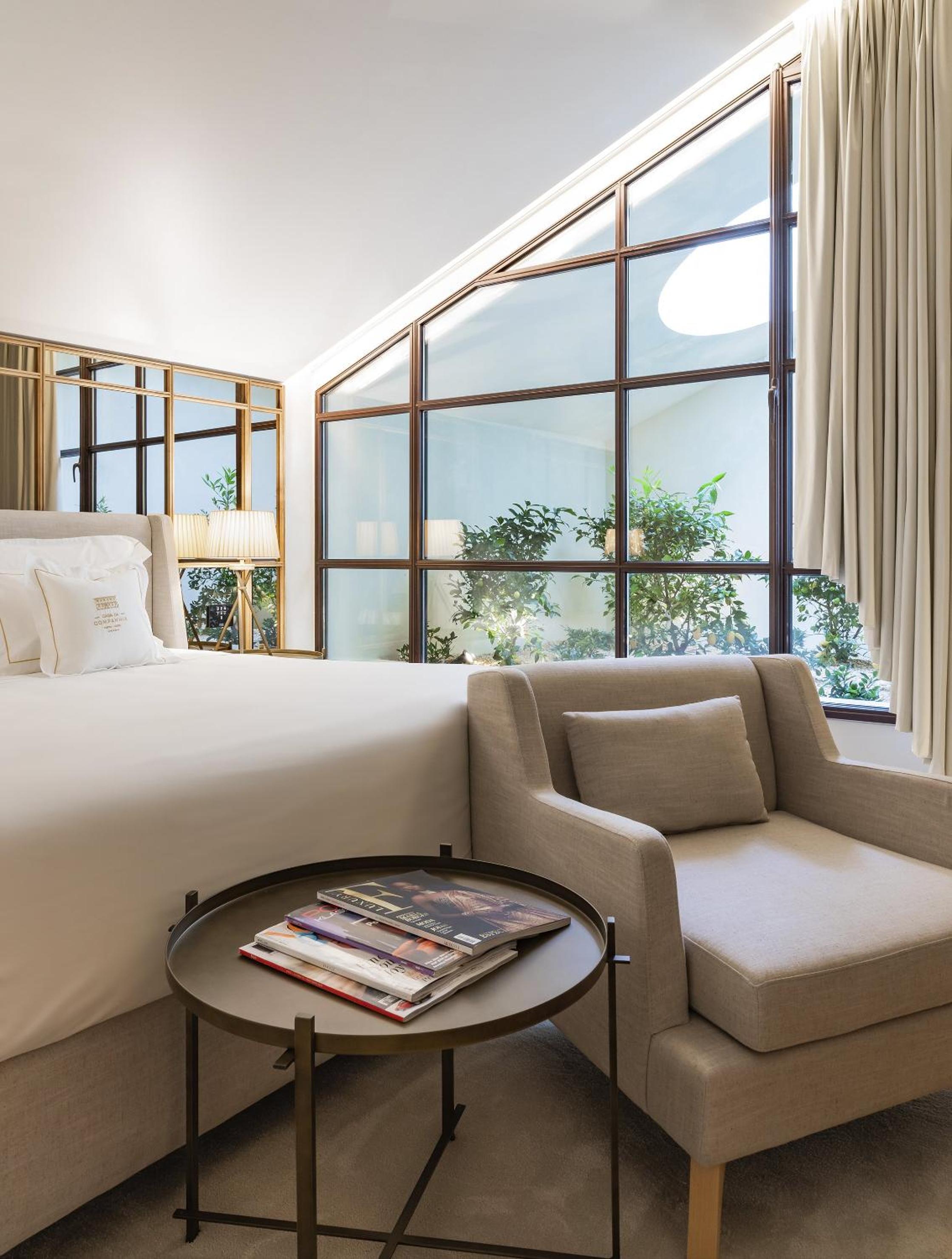 Premium King Room - Photo 2
