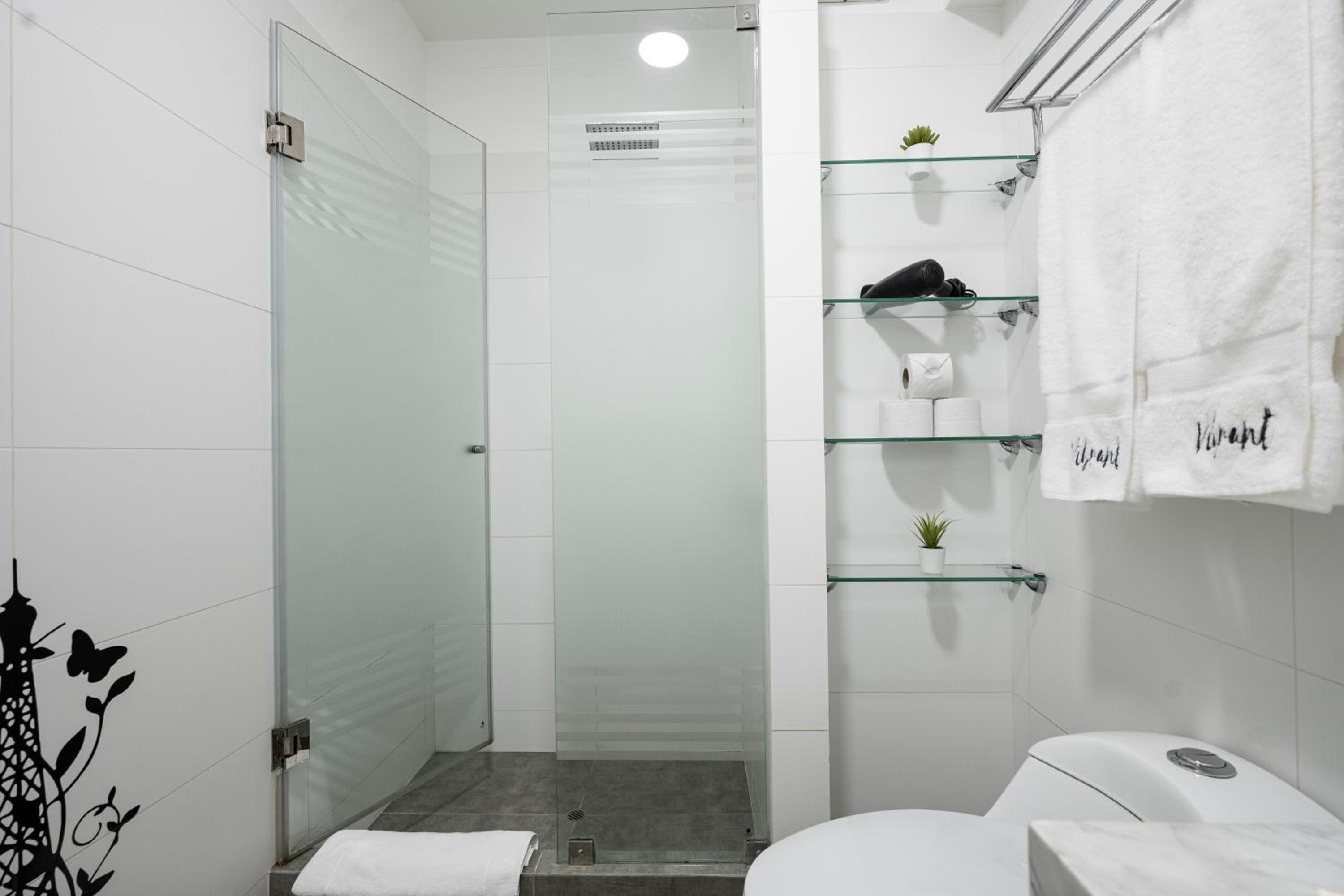 One-Bedroom Apartment with Balcony and City View photo 2