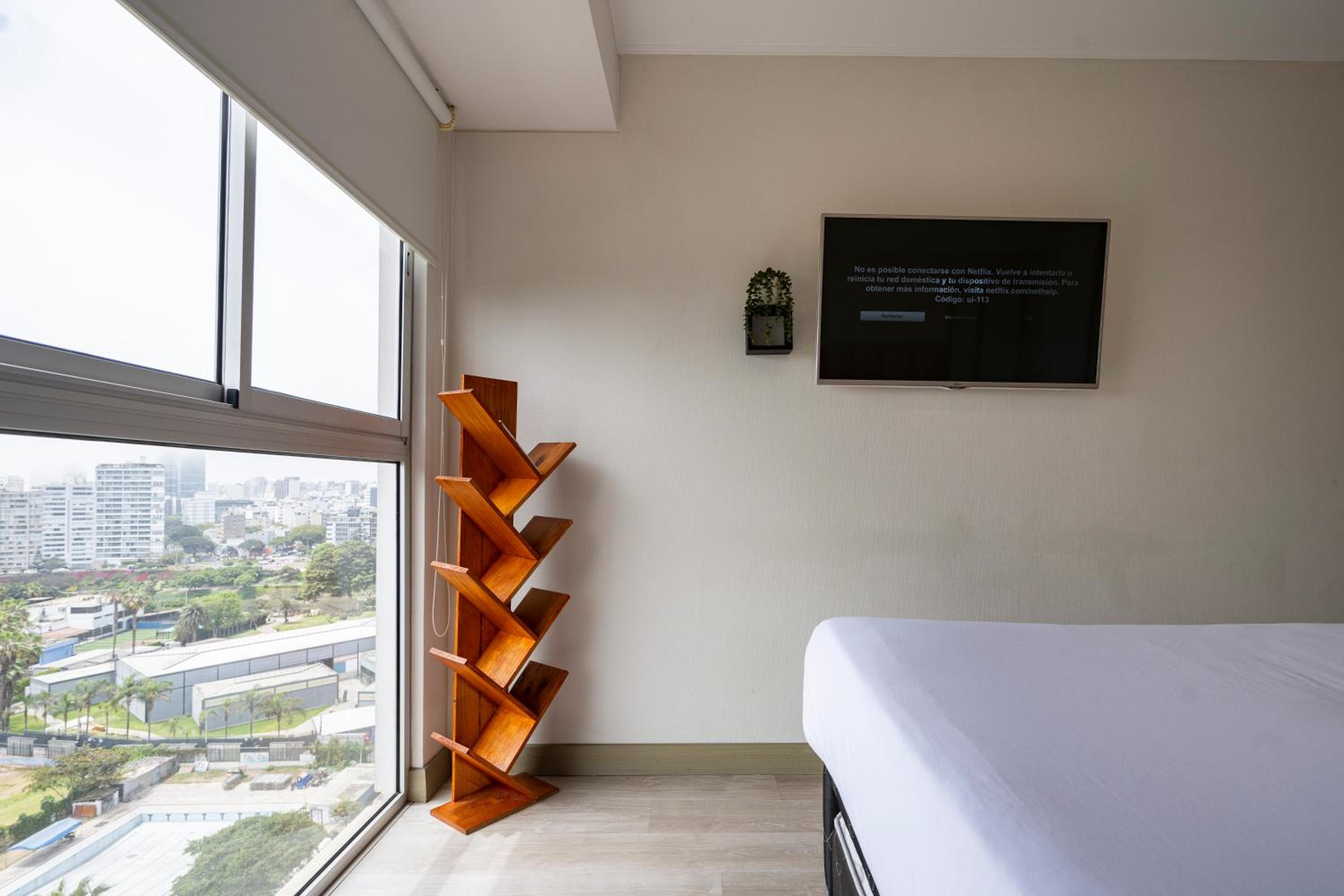 One-Bedroom Apartment with Balcony and City View photo 1