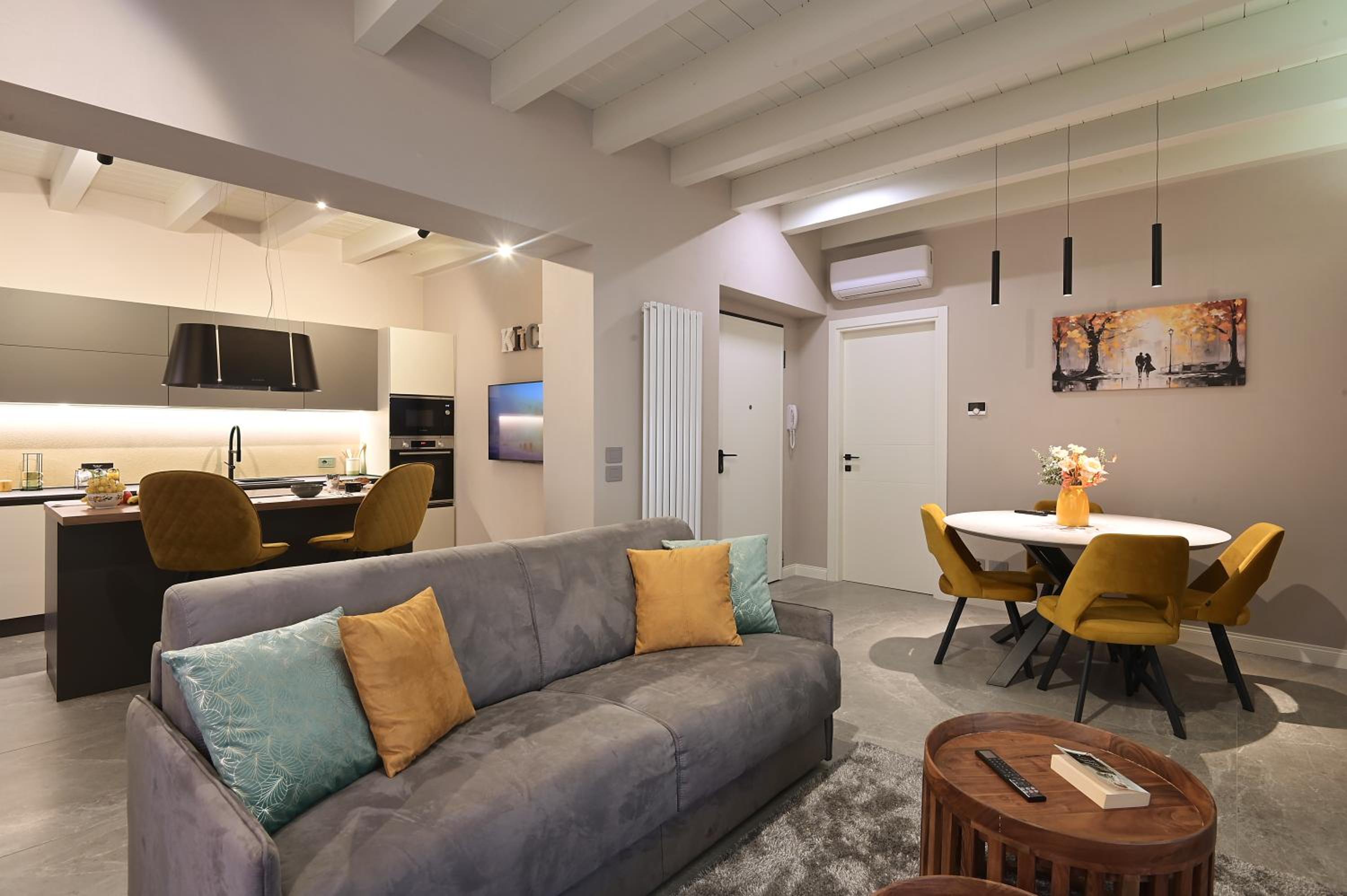 One-Bedroom Apartment photo 2