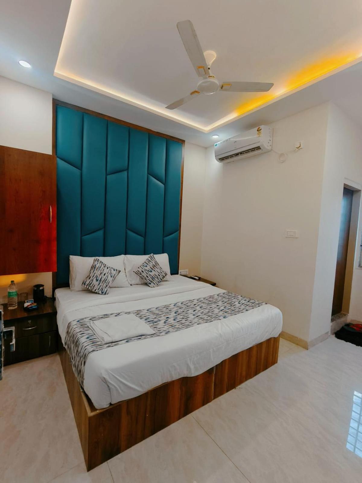 Deluxe Room - Photo 6