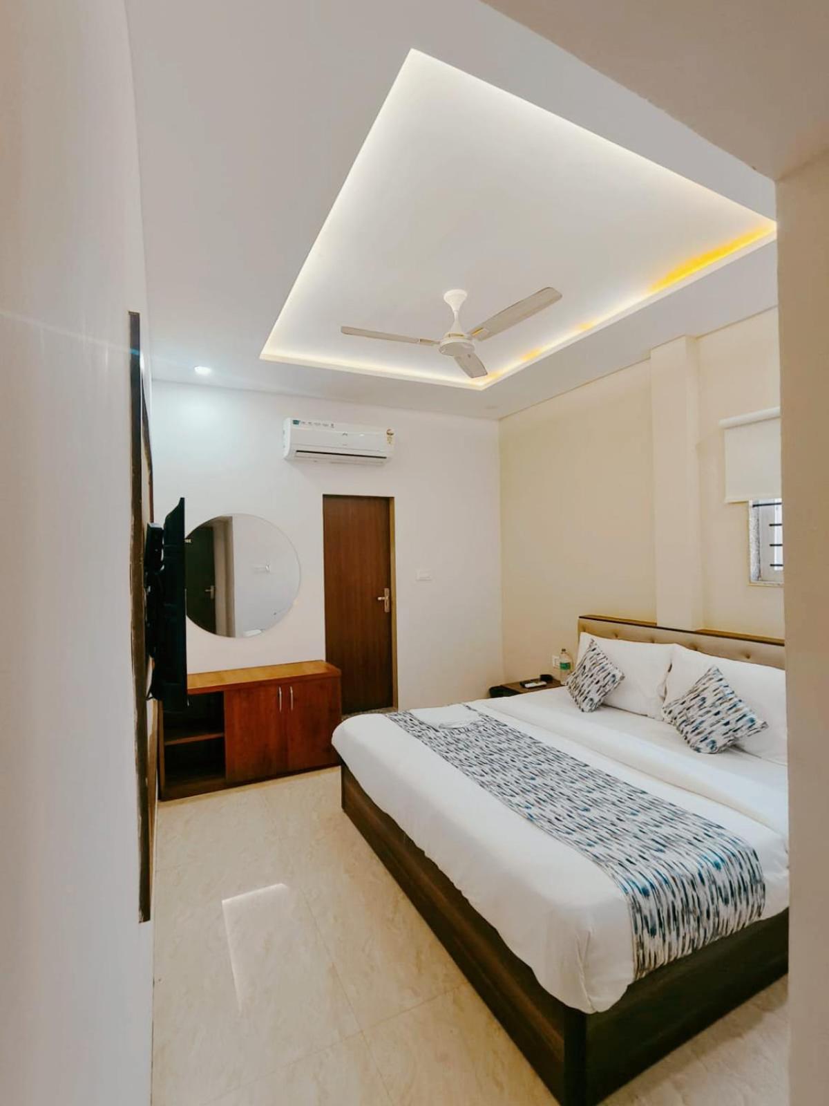 Deluxe Room - Photo 7