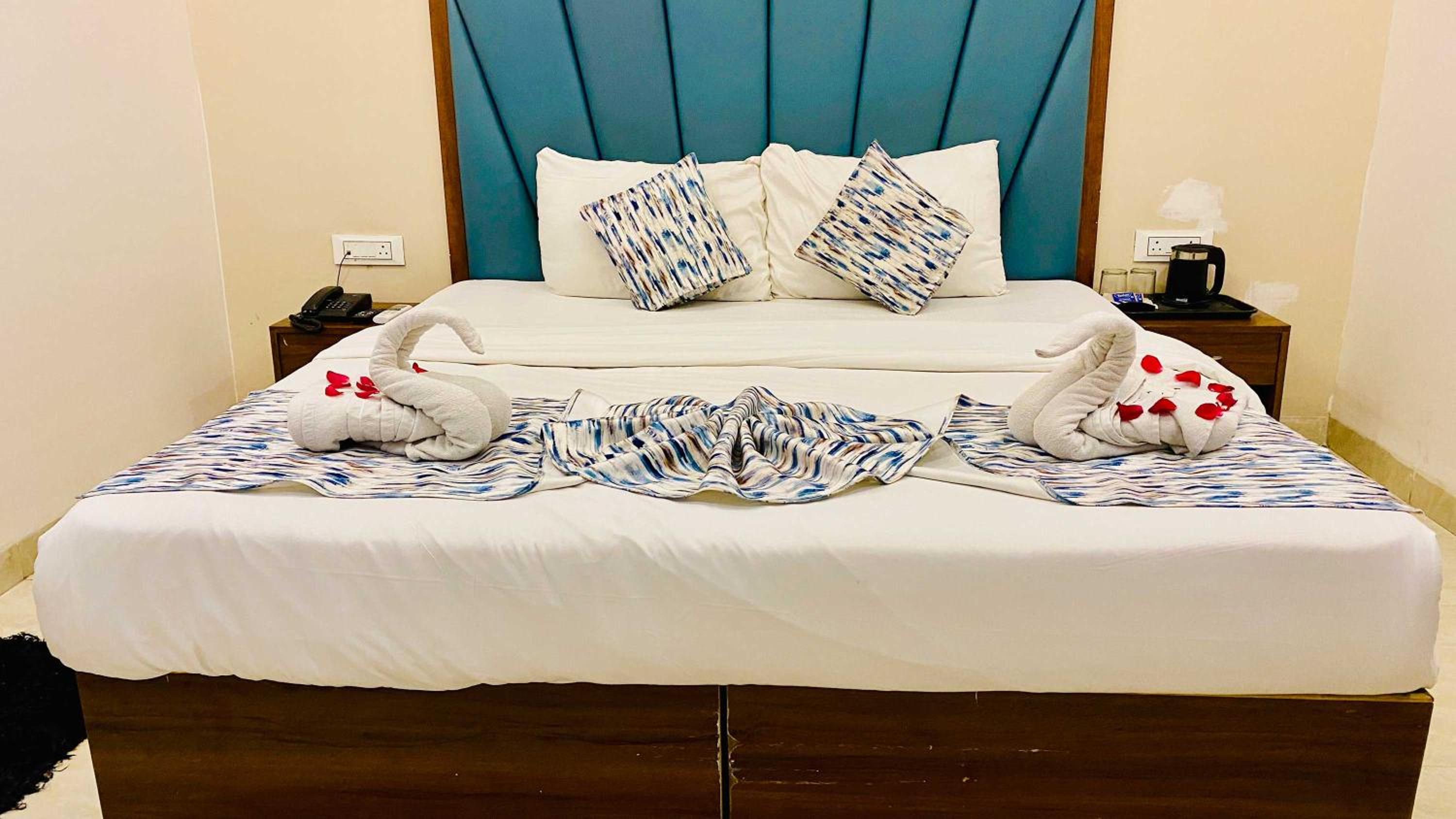 Deluxe Room - Photo 9